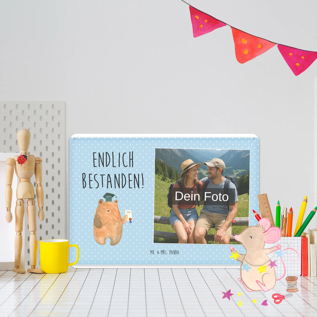 Personalisiertes Foto Blechschild Bär Prüfung Blechschild Für Garten Mit Foto, Metallschild Mit Foto, Blechschild Mit Eigenem Bild, Nostalgieschild Mit Foto, Personalisierbares Blechschild Mit Foto, Blechschild Küche Mit Foto, Vintage Blechschild Mit Wunschfoto, Blechschild Für Frauen Mit Bild, Blechschild Für Balkon Mit Wunschbild, Dekoschild Metall Mit Foto, Design Blechschild Mit Bild, Personalisierte Wanddeko Aus Metall Mit Foto, Foto-Blechschild Für Zuhause, Blechschild Zum Aufhängen Mit Foto, Metallschild Mit Wunschfoto, Wandschild Mit Foto, Blechschild Für Freunde Mit Wunschfoto, Blechschild Mit Foto, Blechschild Als Geschenk Mit Bild, Spruchschild Mit Foto, Blechschild Mit Wunschfoto, Blechschild Zum Hinstellen Mit Bild, Blechschild Handgemacht Mit Foto, Retro Blechschild Mit Bild, Blechschild Wohnzimmer Mit Bild, Blechschild Mit Bild Und Namen, Blechschild Mit Fotodruck, Lustiges Blechschild Mit Foto, Türschild Mit Bild, Blechschild Für Männer Mit Foto, Bär, Teddy, Teddybär, Zeugnis, Abschluss, Abitur, Prüfung bestanden, Prüfungen, Abschlusszeugnis