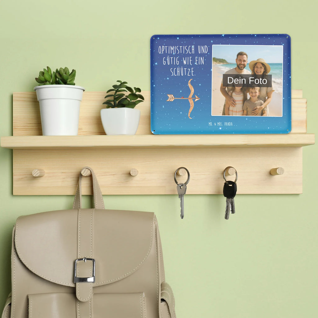 Spersonalizowany metalowy szyld ze zdjęciem Znak zodiaku Strzelec Türschild Mit Bild, Metallschild Mit Foto, Blechschild Für Garten Mit Foto, Blechschild Mit Bild Und Namen, Blechschild Für Freunde Mit Wunschfoto, Foto-Blechschild Für Zuhause, Personalisierbares Blechschild Mit Foto, Blechschild Zum Aufhängen Mit Foto, Blechschild Als Geschenk Mit Bild, Blechschild Mit Wunschfoto, Blechschild Mit Eigenem Bild, Design Blechschild Mit Bild, Nostalgieschild Mit Foto, Blechschild Wohnzimmer Mit Bild, Blechschild Mit Fotodruck, Blechschild Für Balkon Mit Wunschbild, Vintage Blechschild Mit Wunschfoto, Blechschild Für Frauen Mit Bild, Metallschild Mit Wunschfoto, Blechschild Mit Foto, Lustiges Blechschild Mit Foto, Retro Blechschild Mit Bild, Personalisierte Wanddeko Aus Metall Mit Foto, Blechschild Für Männer Mit Foto, Wandschild Mit Foto, Dekoschild Metall Mit Foto, Spruchschild Mit Foto, Blechschild Zum Hinstellen Mit Bild, Blechschild Küche Mit Foto, Blechschild Handgemacht Mit Foto, Tierkreiszeichen, Sternzeichen, Horoskop, Astrologie, Aszendent, Schütze Sternzeichen, Schütze, Geburtstag November, Schütze Geschenk, Geschenk Schützenfest, Geschenk November, Geschenk Dezember, Geburtstag Dezember