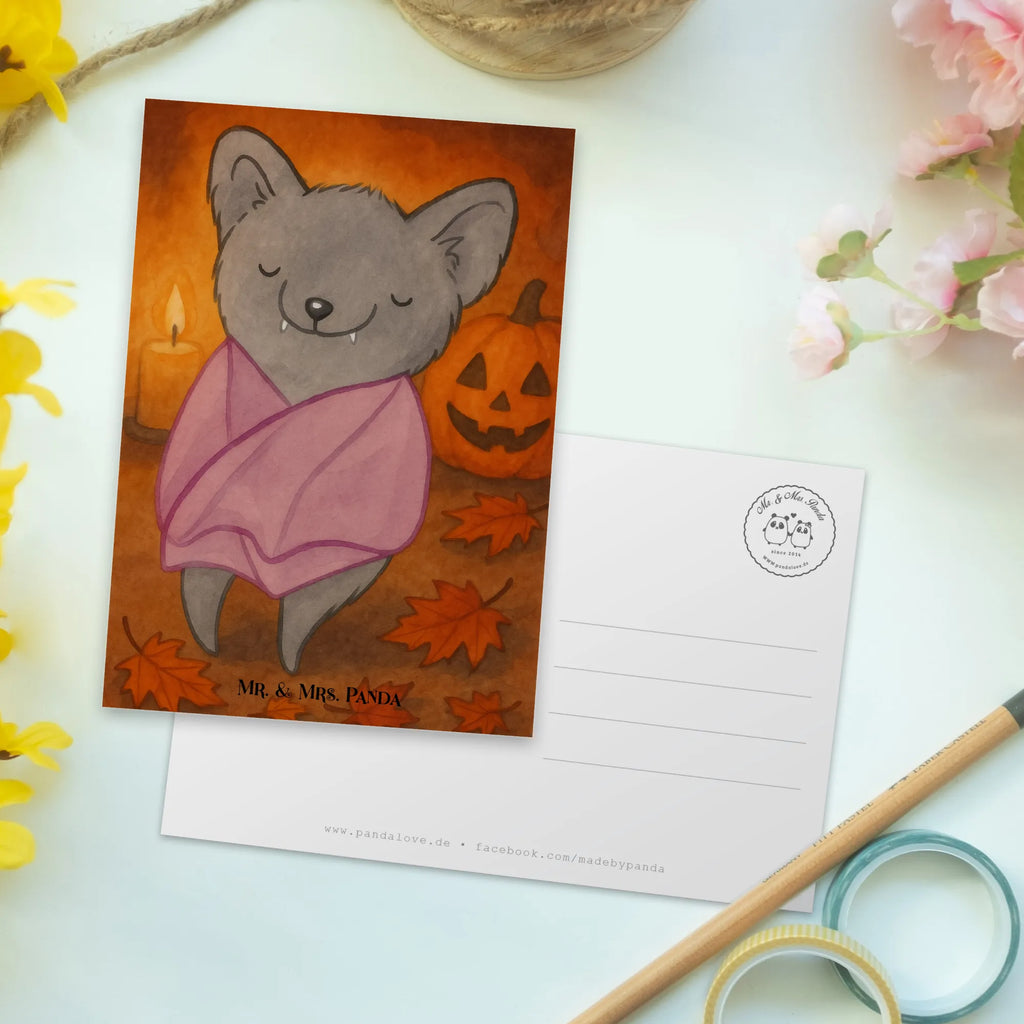 Postkarte Fledermaus Chillt Design Geschenkkarte, Postkarte, Grußkarte, Ansichtskarten, Karte, Einladungskarten Geburtstag, Einladung, Dankeskarte, Einladungskarte, Geburtstagskarte, Ansichtskarte, Einladung Geburtstag, Halloween, Deko, Martinssingen, Dekoration, Geschenke, Schenken