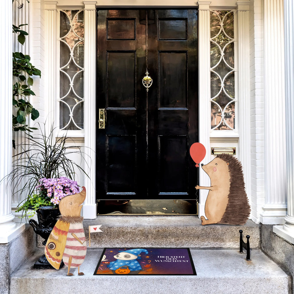 Personalisierte Fußmatte Panda Zauberer Design Namensfussmatte, Bedrucken, Fußmatte Bedrucken, Personalisierung, Türvorleger Personalisiert, Personalisiert, Fußmatte mit Namen, Türvorleger mit Namen, Personalisierte Fußmatte, Haustürmatte Personalisiert, Wunschnamen, Geschenke, Schenken, Deko, Dekoration, Halloween, Martinssingen, Zauberer, Gespenst, Panda, Süßes Sonst Gibt's Saures, Halloween Deko, Trick Or Treat