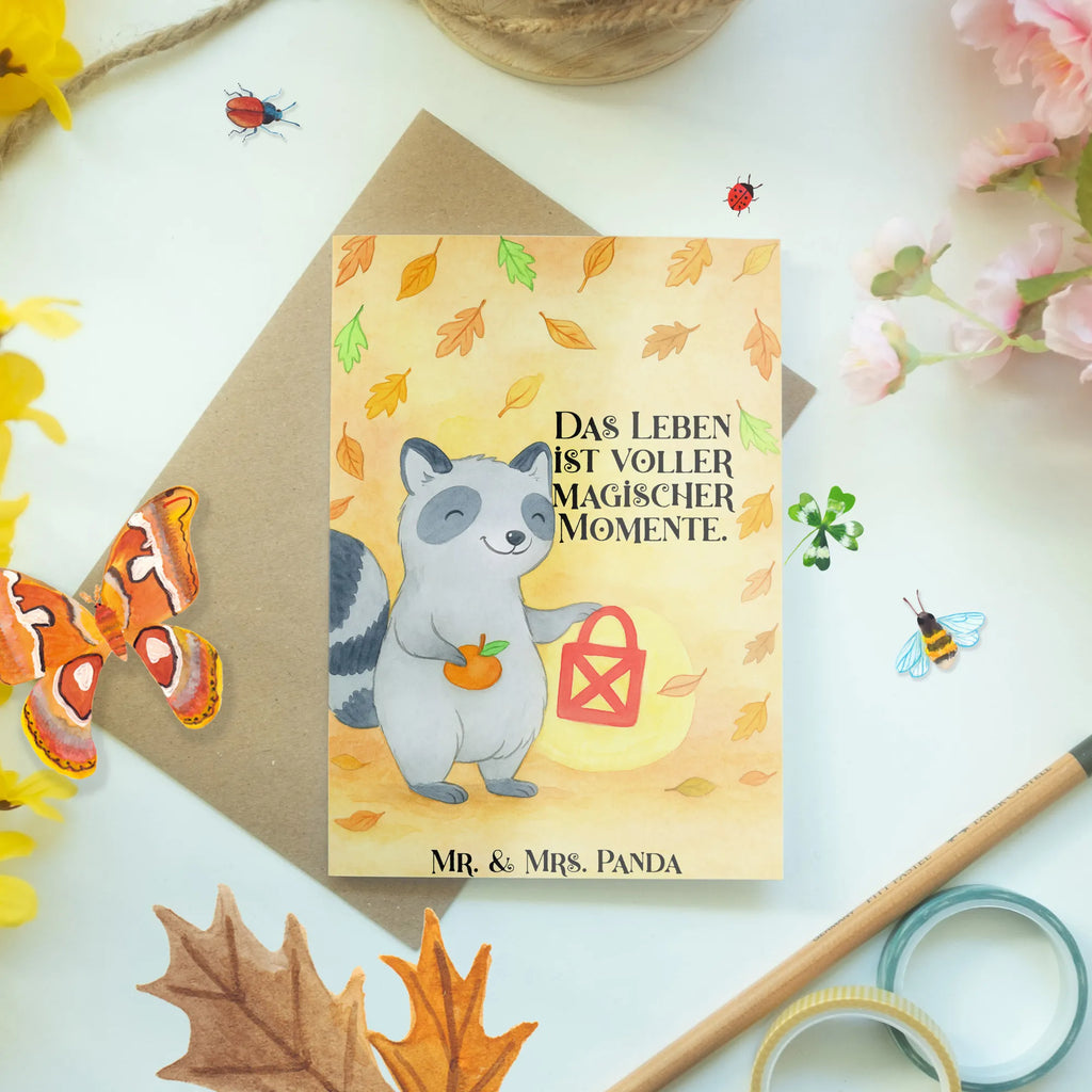 Greetings card Raccoon Lantern Design Grußkarte, Klappkarte, Einladungskarte, Glückwunschkarte, Hochzeitskarte, Geburtstagskarte, Karte, Ansichtskarten, Halloween, Deko, Martinssingen, Dekoration, Geschenke, Schenken, Halloween Deko, Trick or Treat, Süßes sonst gibt's saures, Waschbär, Laterne, Herbst