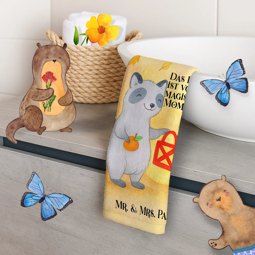Guest towel Raccoon Lantern Design Gästehandtuch, Gästehandtücher, Handtuch Für Gäste, Gäste-Tuch, Kleines Handtuch, Handtuch Klein, Waschhandtuch, Handtuch Für Gäste-WC, Handtuch Für Toilette, Gästehandtuch Bad, Gästehandtuch Badezimmer, Handtuch Gästezimmer, Gästehandtuch Für Hotels, Gästehandtuch 30x50, Gästehandtuch Set, Gästehandtuch Baumwolle, Gästehandtuch Bio Baumwolle, Gästehandtuch Saugfähig, Gästehandtuch Weich, Gästehandtuch Hochwertig, Gästehandtuch Pflegeleicht, Gästehandtuch Waschbar, Gästehandtuch Strapazierfähig, Gästehandtuch Schnell Trocknend, Gästehandtuch Weiß, Gästehandtuch Beige, Gästehandtuch Grau, Gästehandtuch Schwarz, Gästehandtuch Bunt, Gästehandtuch Mit Muster, Gästehandtuch Mit Bordüre, Gästehandtuch Modern, Gästehandtuch Klassisch, Handtuch Gästeformat, Gästehandtuch Nachhaltig, Gästehandtuch Ökologisch, Halloween, Deko, Martinssingen, Dekoration, Geschenke, Schenken, Halloween Deko, Trick or Treat, Süßes sonst gibt's saures, Waschbär, Laterne, Herbst