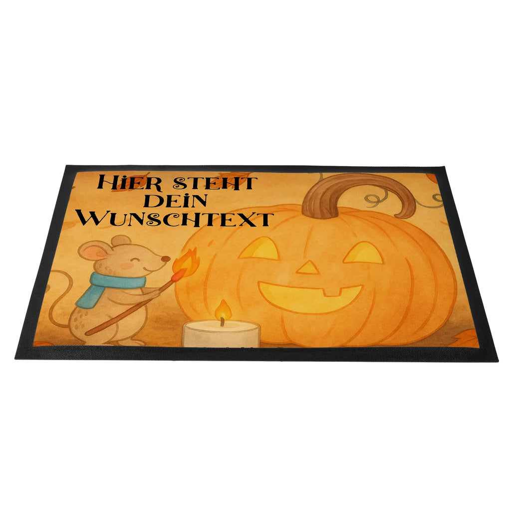 Personalisierte Fußmatte Kürbis Maus Design Fußmatte mit Namen, Haustürmatte Personalisiert, Bedrucken, Personalisierte Fußmatte, Namensfussmatte, Türvorleger Personalisiert, Fußmatte Bedrucken, Personalisierung, Wunschnamen, Türvorleger mit Namen, Personalisiert, Deko, Geschenke, Halloween, Martinssingen, Schenken, Dekoration, Halloween Deko, Trick Or Treat, Kürbis, Süßes Sonst Gibt's Saures, Maus, Kerzen