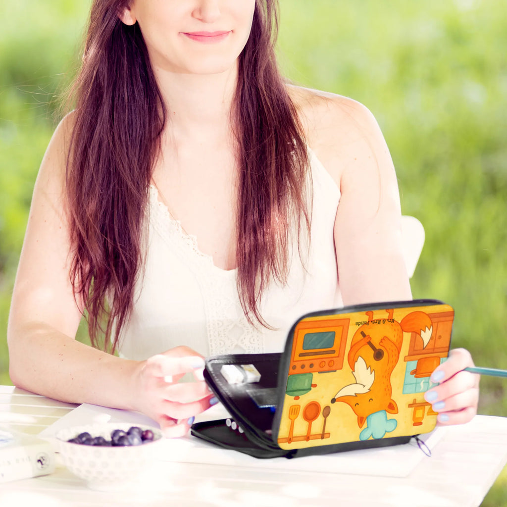 Federmappe Fuchs Koch Design Federmappe, Stiftetasche, Stifte Etui, Schule, Einschulung, Geschenk, Kind, Schüler, Schülerin, Stifterolle, Federmäppchen, Motiv, Grundschule, Federmäppchen bedruckt, Büro Stifte Etui, Bestückte Federmappe, Kinder Federmappe, Federmappe Einschulung, Fuchs, Füchse, Koch Geschenk, Küche Spruch, Küche Deko, Köche, Bäcker, Party Spruch, Spruch lustig, witzig