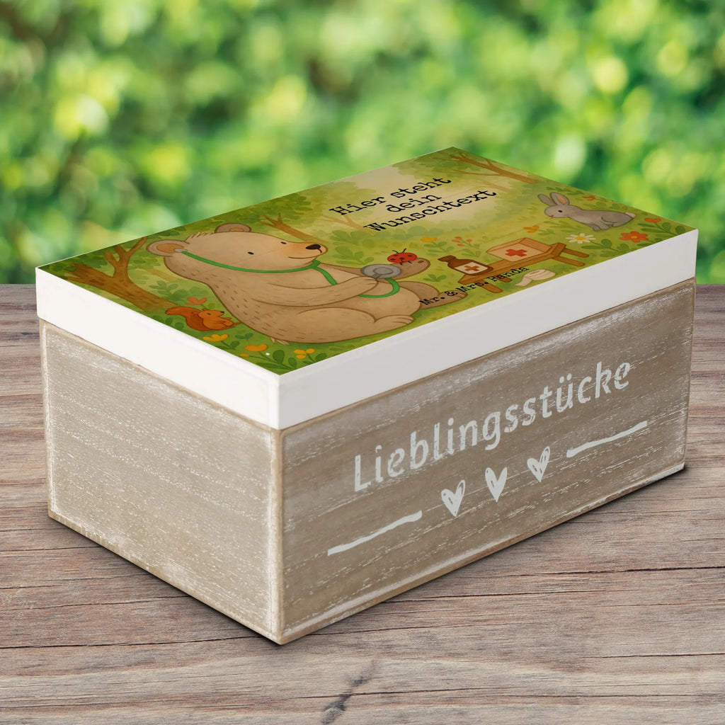 Personalisierte Holzkiste Bär Arzt Design Dekokiste mit Namen, Truhe mit Namen, Aufbewahrungsbox Personalisiert, Holzkiste mit Namen, Truhe Personalisiert, Dekokiste Personalisiert, Schatzkiste mit Namen, Kiste mit Namen, Schatulle mit Namen, GEschenkdose Personalisiert, Kiste Personalisiert, Schatulle Personalisiert, Holzkiste Personalisiert, Erinnerungsbox Personalisiert, Schatzkiste Personalisiert, Erinnerungskiste Personalisiert, Geschenkbox Personalisiert, Aufbewahrungsbox mit Namen, mit Namen, Erinnerungsbox mit Namen, Teddy, Teddybär, Bär, Doktorin, Professor, Professorin, Ärztin, Doktor, Arzt
