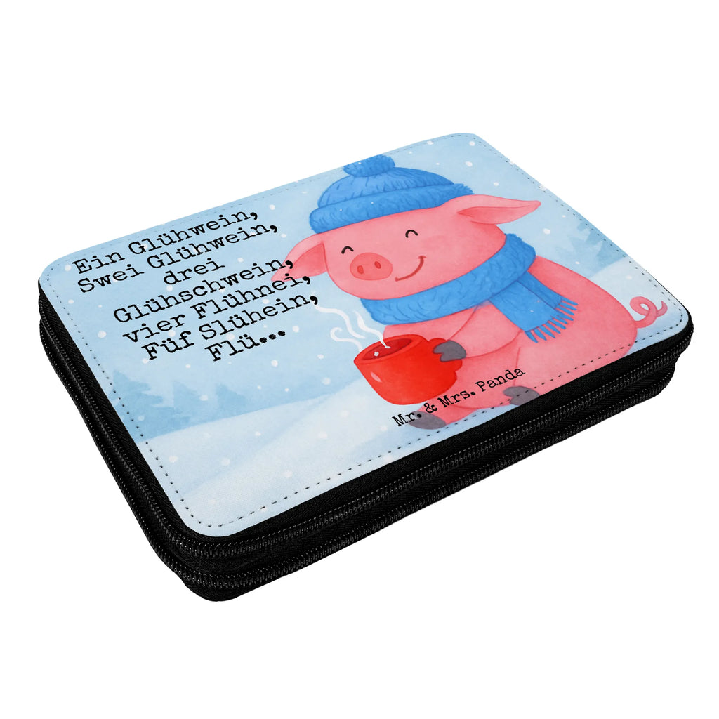 Federmappe Schweinchen Glühwein Design Federmappe, Stiftetasche, Stifte Etui, Schule, Einschulung, Geschenk, Kind, Schüler, Schülerin, Stifterolle, Federmäppchen, Motiv, Grundschule, Federmäppchen bedruckt, Büro Stifte Etui, Bestückte Federmappe, Kinder Federmappe, Federmappe Einschulung, Winter, Weihnachten, Weihnachtsdeko, Nikolaus, Advent, Heiligabend, Wintermotiv, Glühwein, Betrunken, Weihnachtsmarkt, Spruch