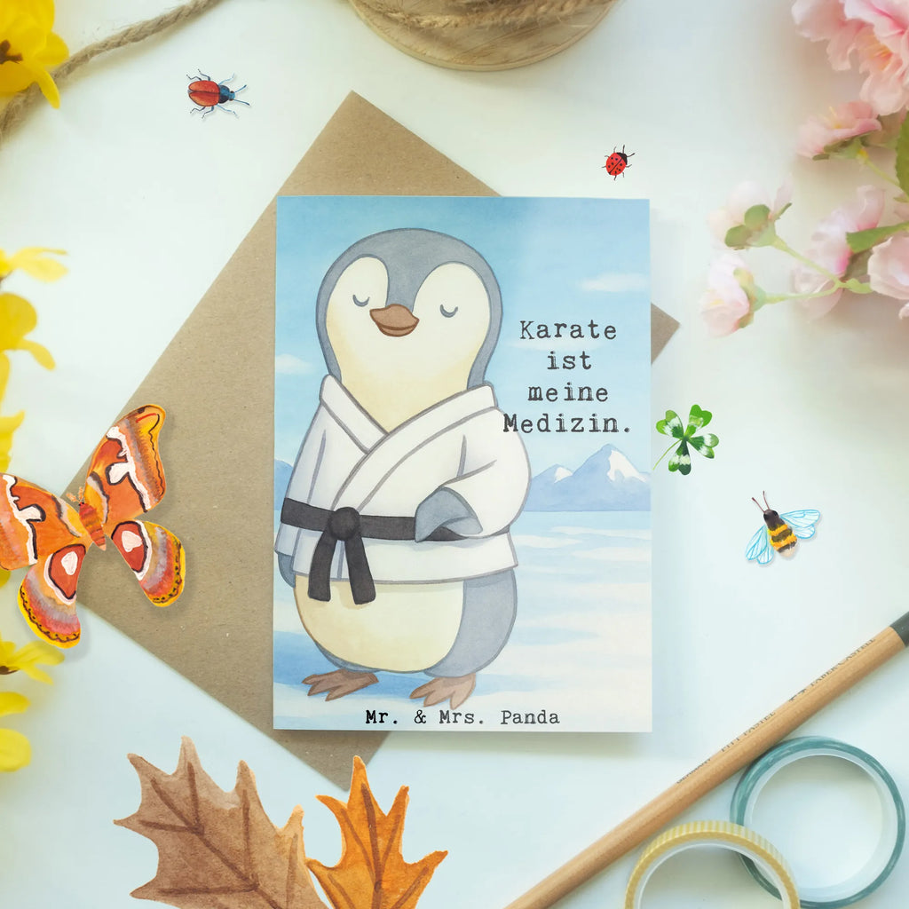 Grußkarte Pinguin Karate Design Grußkarte, Glückwunschkarte, Karte, Geburtstagskarte, Hochzeitskarte, Ansichtskarten, Einladungskarte, Klappkarte, Geschenk, Sport, Sportart, Hobby, Schenken, Danke, Dankeschön, Auszeichnung, Gewinn, Sportler, Selbstverteidigung, Kampfkunst, Karate, Karate Verein, Kampfsportart