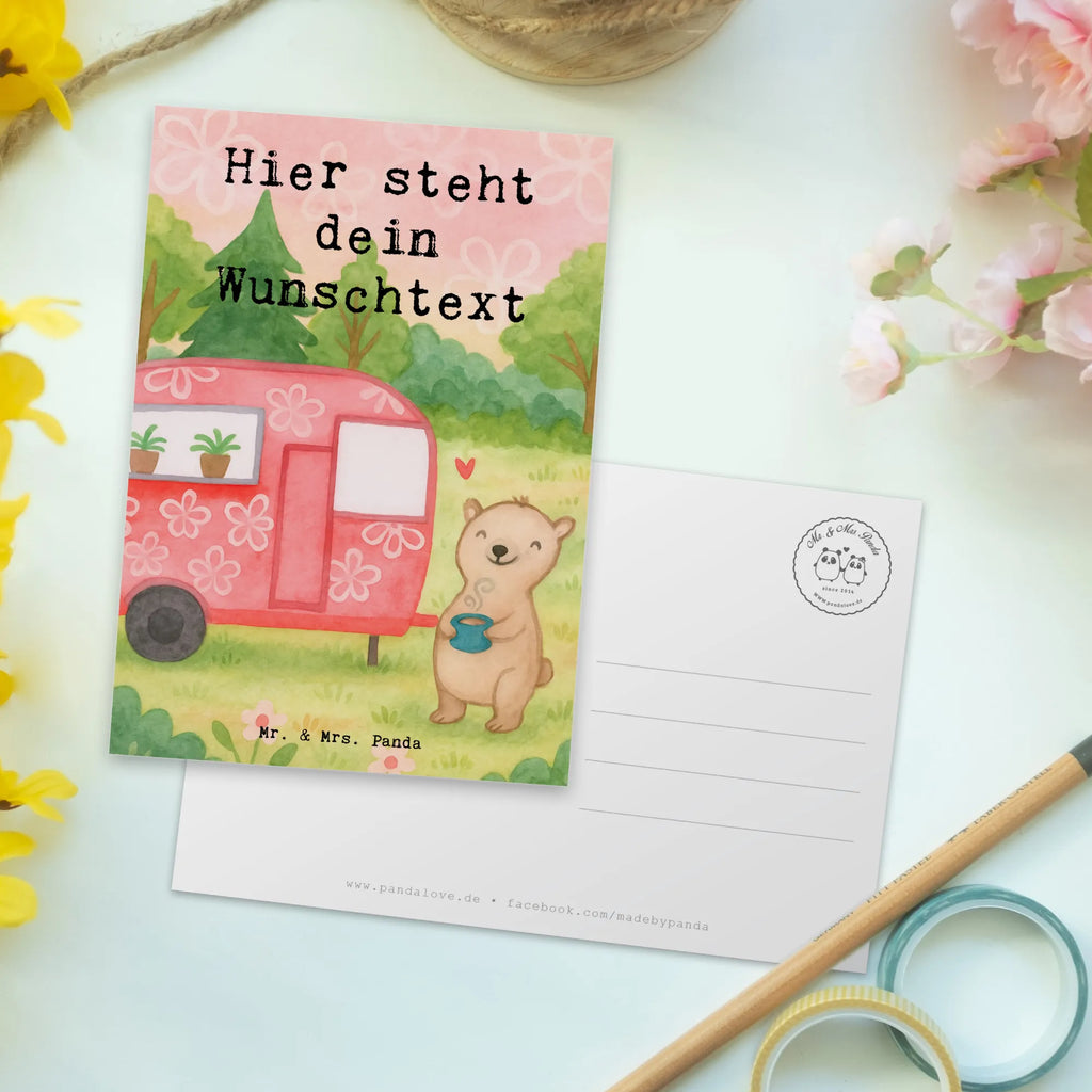 Personalisierte Postkarte Bär Camper Design Geschenkkarte mit Namen, Ansichtskarte mit Namen, Postkarte bedrucken, Postkarte mit Wunschtext, Ansichtskarte mit Wunschtext, Grußkarte mit Wunschtext, Postkarte mit Namen, Einladung mit Namen, Geschenkkarte mit Wunschtext, Einladung mit Wunschtext, Karte mit Wunschtext, Postkarte personalisierbar, Karte mit Namen, Grußkarte mit Namen, Geschenk, Sport, Sportart, Hobby, Schenken, Danke, Dankeschön, Auszeichnung, Gewinn, Sportler, Camper, Roadtrip, Campingplatz, Wohnmobil, Campen, Urlaub, Zelten