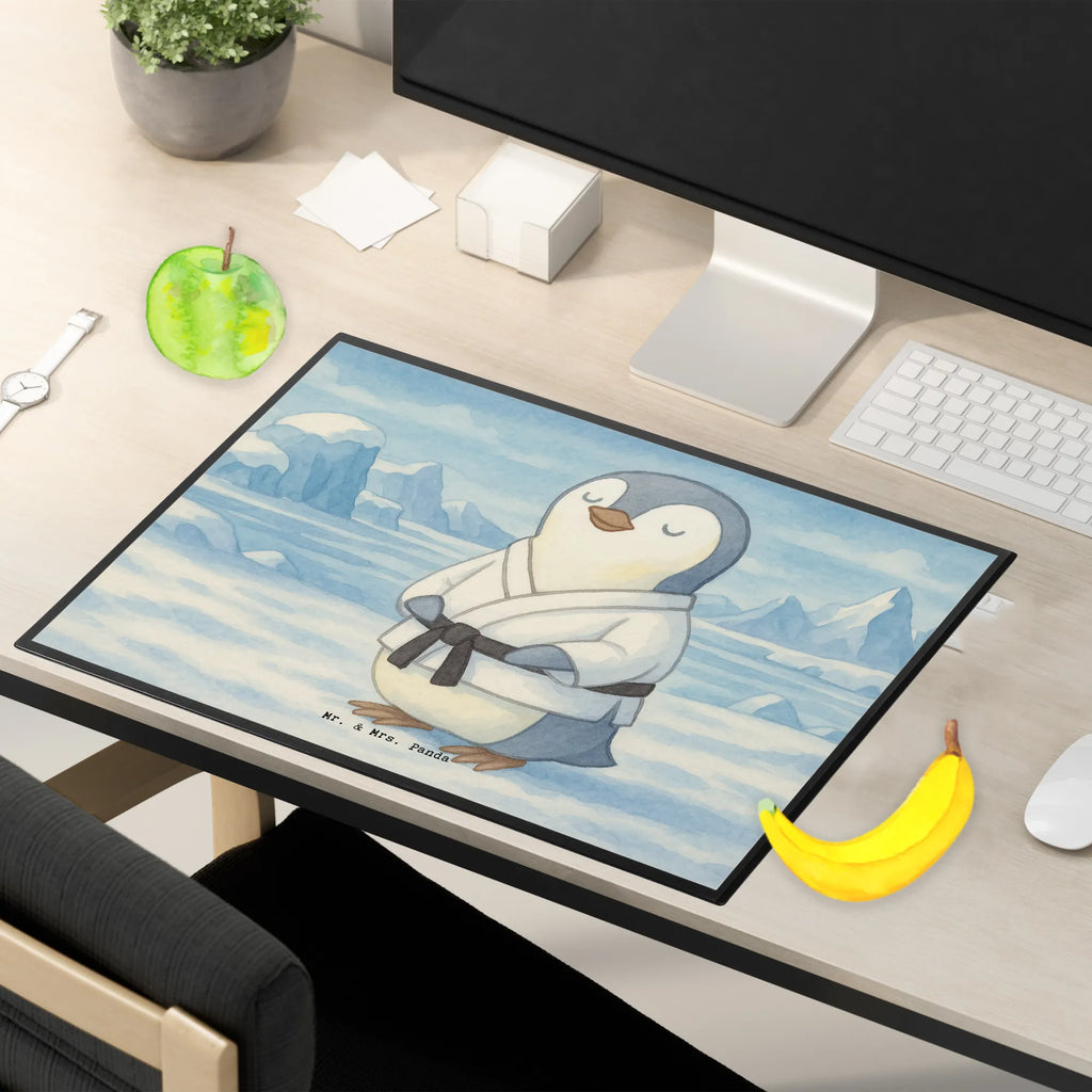 Schreibtischunterlage Pinguin Karate Design Büroartikel, Bürobedarf, Schreibunterlage, Schreibtischauflage, Schreibtisch Unterlagen, Schreibwaren, Schreibtischunterlage Groß, Geschenk, Sport, Sportart, Hobby, Schenken, Danke, Dankeschön, Auszeichnung, Gewinn, Sportler, Kampfsportart, Karate, Kampfkunst, Selbstverteidigung, Karate Verein