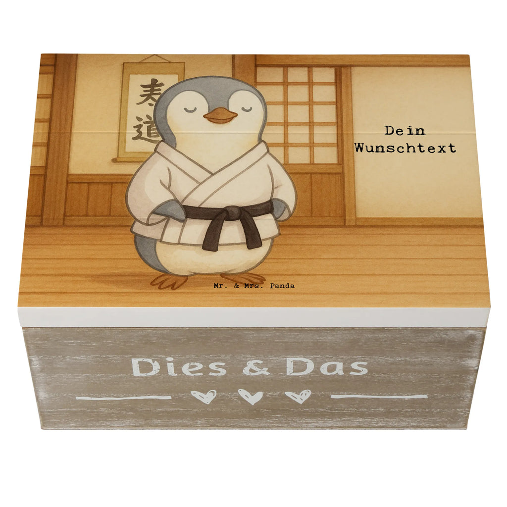 Personalisierte Holzkiste Pinguin Karate Design GEschenkdose personalisiert, Truhe Personalisiert, mit Namen, Erinnerungsbox mit Namen, Erinnerungsbox Personalisiert, Erinnerungskiste Personalisiert, Schatzkiste mit Namen, Dekokiste mit Namen, Holzkiste Personalisiert, Dekokiste Personalisiert, Kiste mit Namen, Erinnerungskiste, Schatulle Personalisiert, Geschenkbox personalisiert, Schatzkiste Personalisiert, Schatulle mit Namen, Kiste Personalisiert, Truhe mit Namen, Aufbewahrungsbox Personalisiert, Aufbewahrungsbox mit Namen, Holzkiste mit Namen, Geschenk, Sport, Sportart, Hobby, Schenken, Danke, Dankeschön, Auszeichnung, Gewinn, Sportler, Kampfkunst, Karate Verein, Selbstverteidigung, Kampfsportart, Karate