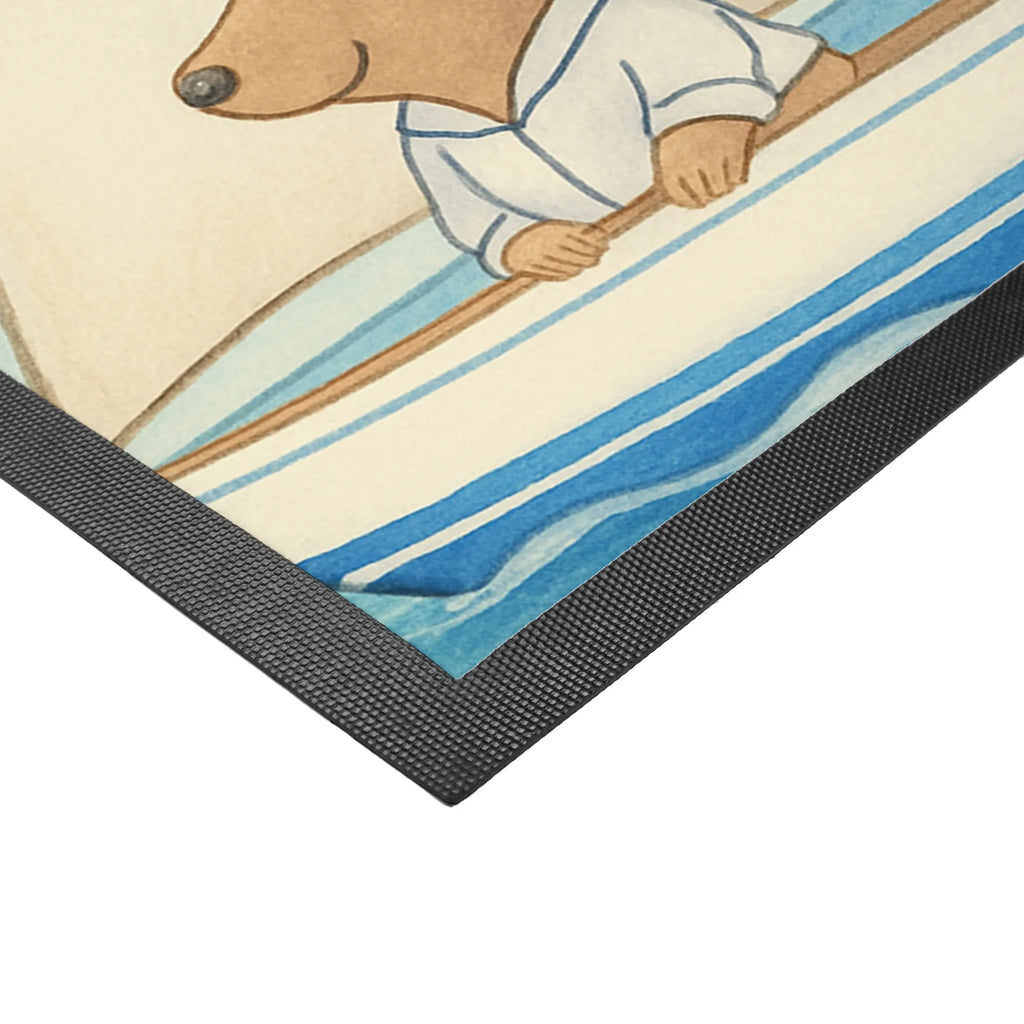 Personalisierte Fußmatte Bär Segeln Design Personalisierte Fußmatte, Namensfussmatte, Türvorleger personalisiert, Wunschnamen, Bedrucken, Personalisiert, Fußmatte mit Namen, Fußmatte bedrucken, Personalisieruung, Türvorleger mit Namen, Haustürmatte personalisiert, Geschenk, Sport, Sportart, Hobby, Schenken, Danke, Dankeschön, Auszeichnung, Gewinn, Sportler, Segelschule, segeln, Yachtclub, Segeltörn, Segelboot
