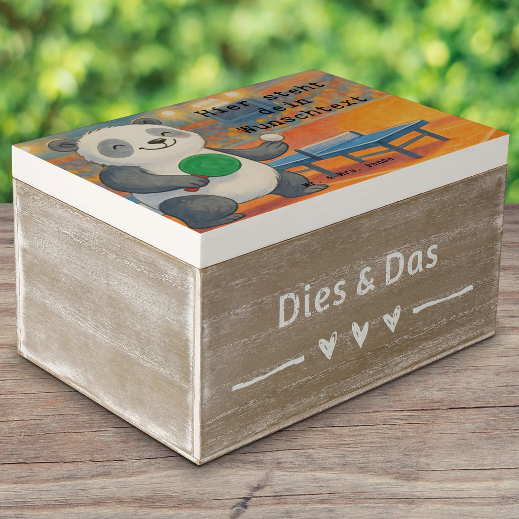 Personalisierte Holzkiste Panda Tischtennis Design Schatzkiste Personalisiert, Schatulle mit Namen, Truhe Personalisiert, mit Namen, Erinnerungskiste, Schatzkiste mit Namen, Holzkiste mit Namen, Aufbewahrungsbox Personalisiert, GEschenkdose personalisiert, Dekokiste Personalisiert, Schatulle Personalisiert, Erinnerungsbox Personalisiert, Kiste Personalisiert, Geschenkbox personalisiert, Erinnerungskiste Personalisiert, Truhe mit Namen, Erinnerungsbox mit Namen, Dekokiste mit Namen, Aufbewahrungsbox mit Namen, Holzkiste Personalisiert, Kiste mit Namen, Geschenk, Sport, Sportart, Hobby, Schenken, Danke, Dankeschön, Auszeichnung, Gewinn, Sportler, Ballsport, Tischtennis Verein, Tischtennis Bund, Tischtennis