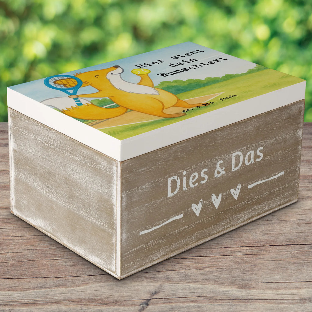 Personalisierte Holzkiste Fuchs Tennis spielen Design Holzkiste mit Namen, Geschenkbox personalisiert, Truhe Personalisiert, Schatulle mit Namen, mit Namen, Erinnerungsbox mit Namen, GEschenkdose personalisiert, Holzkiste Personalisiert, Erinnerungskiste Personalisiert, Erinnerungsbox Personalisiert, Kiste Personalisiert, Kiste mit Namen, Truhe mit Namen, Schatzkiste Personalisiert, Schatzkiste mit Namen, Aufbewahrungsbox mit Namen, Aufbewahrungsbox Personalisiert, Schatulle Personalisiert, Dekokiste mit Namen, Dekokiste Personalisiert, Erinnerungskiste, Geschenk, Sport, Sportart, Hobby, Schenken, Danke, Dankeschön, Auszeichnung, Gewinn, Sportler, Tennis spielen, Tennisverein, Ballsportart, Tennis Turnier, Tennisclub