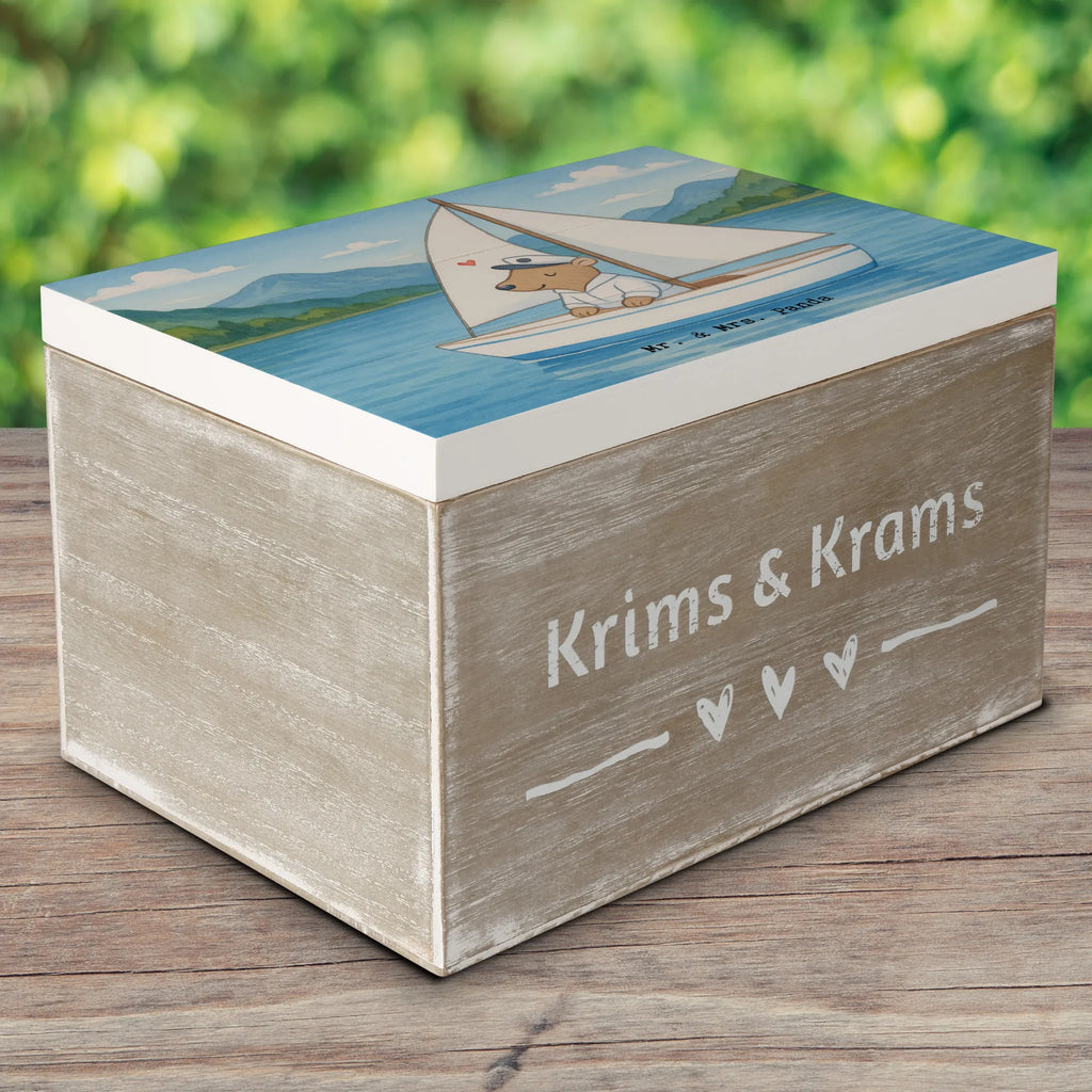 Holzkiste Bär Segeln Design Aufbewahrungsbox, Schatulle, Erinnerungsbox, Dekokiste, XXL, Truhe, Erinnerungskiste, Schatzkiste, Geschenkdose, Kiste, Holzkiste, Geschenkbox, Geschenk, Sport, Sportart, Hobby, Schenken, Danke, Dankeschön, Auszeichnung, Gewinn, Sportler, Segeltörn, Segelboot, Segelschule, segeln, Yachtclub