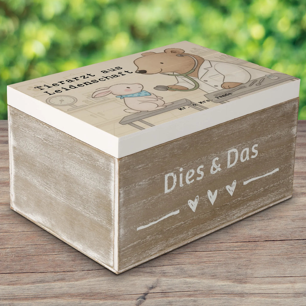 Holzkiste Tierarzt Leidenschaft Design Schatzkiste, Aufbewahrungsbox, XXL, Erinnerungskiste, Kiste, Geschenkdose, Erinnerungsbox, Schatulle, Truhe, Holzkiste, Dekokiste, Geschenkbox, Beruf, Ausbildung, Jubiläum, Abschied, Rente, Kollege, Kollegin, Geschenk, Schenken, Arbeitskollege, Mitarbeiter, Firma, Danke, Dankeschön