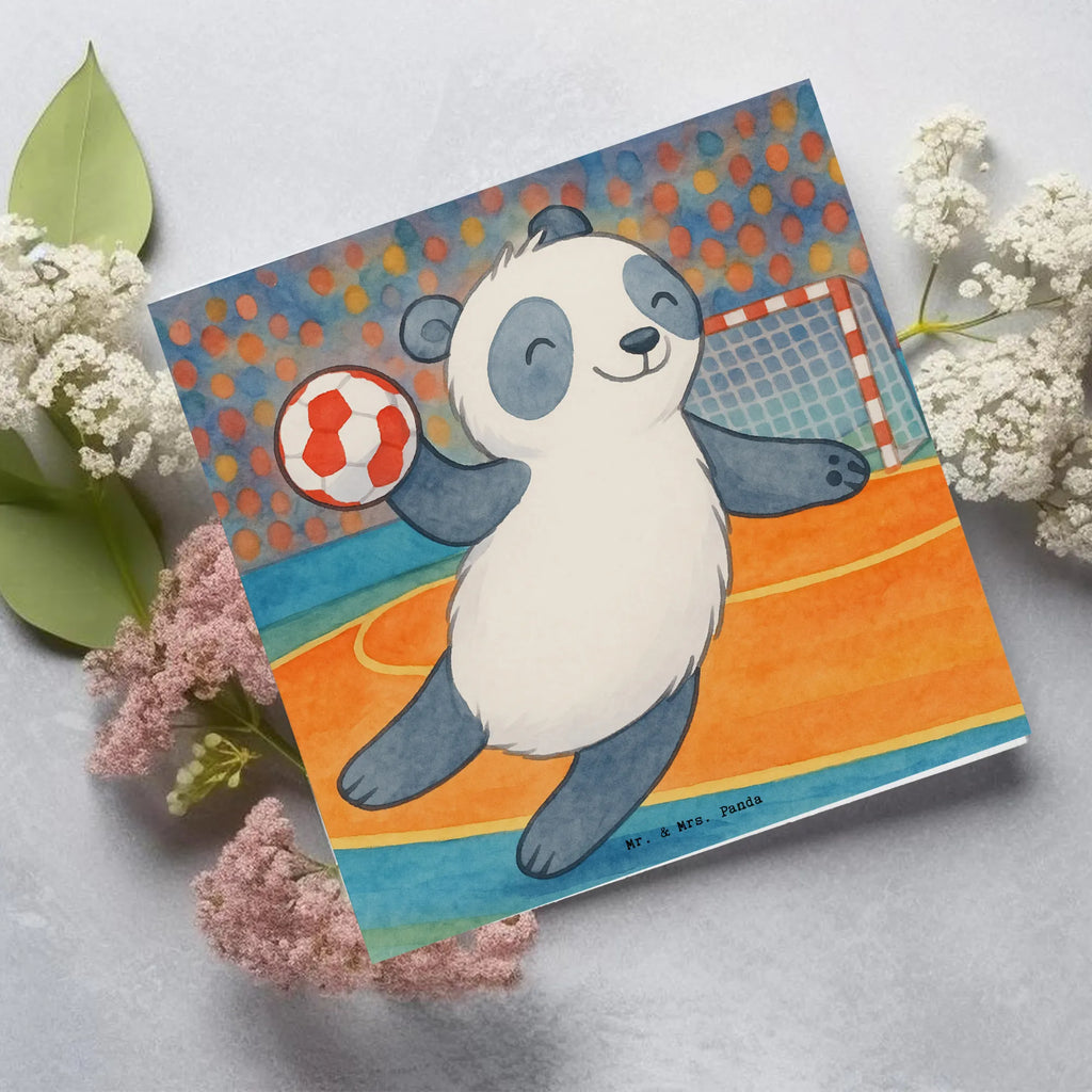 Deluxe Karte Panda Handball spielen Design Hochzeitskarte, Karte, Glückwunschkarte, Geburtstagskarte, Grußkarte, Hochwertige Klappkarte, Einladungskarte, Klappkarte, Hochwertige Grußkarte, Geschenk, Sport, Sportart, Hobby, Schenken, Danke, Dankeschön, Auszeichnung, Gewinn, Sportler, Handball Turnier, Handball Verein, Handball Club, Handball spielen