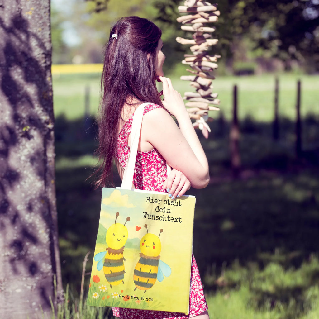 Personalisierte Einkaufstasche Biene Verliebt Design Tragetasche Mit Spruch, Umweltfreundliche Tragetasche Mit Namen, Bunte Tragetasche Mit Namen, Baumwolltasche Mit Namen, Kleine Tragetasche Mit Text, Einkaufstasche Personalisiert, Tragetasche Bedruckt Mit Wunschtext, Tragetasche Mit Text, Tragetasche Mit Namen, Tragetasche Für Einkäufe Personalisiert, Tragetasche Für Schule Mit Wunschtext, Tragetasche Für Büro Mit Namen, Tragetasche Personalisiert, Tragetasche Für Kinder Mit Wunschtext, Stofftasche Mit Wunschtext, Faltbare Tragetasche Mit Wunschtext, Tragetasche Für Herren Personalisiert, Tragetasche Mit Personalisierung, Vintage Tragetasche Mit Wunschtext, Tragetasche Mit Initialen, Lustige Tragetasche Mit Text, Jutetasche Mit Wunschtext, Tragetasche Für Damen Mit Namen, Leinentasche Mit Gravur, Tragetasche Als Geschenk Mit Wunschtext, Personalisierte Tragetasche, Große Tragetasche Mit Namen, Tragetasche Für Alltag Mit Text, Tragetasche Modern Mit Gravur, Design Tragetasche Personalisiert, Tragetasche Mit Wunschtext, Tragetasche Selbst Gestalten, Nachhaltige Tragetasche Personalisiert, Tragetasche Mit Motiv Und Wunschtext, Wiederverwendbare Tragetasche Mit Wunschtext, Biene, Wespe, Hummel