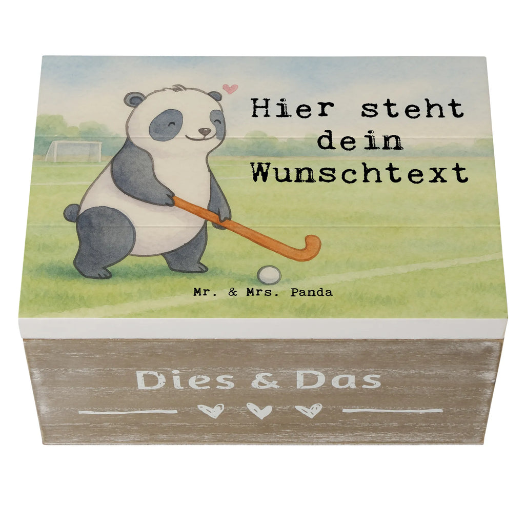 Personalisierte Holzkiste Panda Hockey spielen Design Geschenkbox personalisiert, Erinnerungskiste, Erinnerungsbox mit Namen, Kiste Personalisiert, Truhe mit Namen, Schatulle Personalisiert, mit Namen, Kiste mit Namen, Holzkiste Personalisiert, GEschenkdose personalisiert, Truhe Personalisiert, Schatulle mit Namen, Erinnerungsbox Personalisiert, Holzkiste mit Namen, Aufbewahrungsbox mit Namen, Erinnerungskiste Personalisiert, Schatzkiste mit Namen, Schatzkiste Personalisiert, Aufbewahrungsbox Personalisiert, Dekokiste mit Namen, Dekokiste Personalisiert, Geschenk, Sport, Sportart, Hobby, Schenken, Danke, Dankeschön, Auszeichnung, Gewinn, Sportler, Hockey spielen, Hockeyschläger, Feldhockey, Hockey Verein