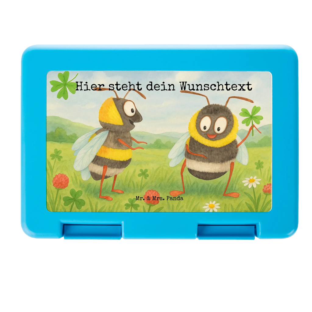 Personalisierte Brotdose Hummeln Kleeblatt Design Brotdose Personalisiert, Design Brotdose Mit Wunschtext, Snackbox Mit Namen, Brotdose Mit Wunschtext, Butterbrotdose Mit Text, Personalisierte Brotdose, Brotdose Erwachsene Personalisiert, Essensdose Mit Wunschtext, Vesperdose Mit Wunschtext, Lunchbehälter Mit Wunschtext, Brotdose Kinder Mit Namen, Lunchbox Mit Namen, Pausenbrotbox Personalisiert, Kunststoff Brotdose Mit Text, Brotdose Schule Mit Wunschtext, Vesperbox Mit Gravur, Brotdose Für Jungen Personalisiert, Lustige Brotdose Mit Wunschtext, Edelstahl Brotdose Mit Gravur, Brotdose Kindergarten Personalisiert, Auslaufsichere Brotdose Mit Namen, Brotdose Mit Wunschnamen, Brotdose Mit Deckel Und Wunschtext, Jausenbox Personalisiert, Nachhaltige Brotdose Personalisiert, Brotdose Büro Mit Wunschtext, Essensbox Mit Namen, Brotdose Mit Text, Brotdose Mit Motiv Und Text, Brotdose Mit Namen, BPA-Freie Brotdose Mit Wunschtext, Frühstücksdose Mit Namen, Brotdose Für Unterwegs Mit Namen, Brotdose Kita Mit Namen, Wiederverwendbare Brotdose Mit Namen, Brotdose Für Mädchen Mit Namen, Brotbox Mit Gravur, Tiermotive, Gute Laune, lustige Sprüche, Tiere, Spruch positiv, Biene, Hummel, Spruch schön, Spruch fröhlich, glücklich sein, glücklich werden, Biene Deko