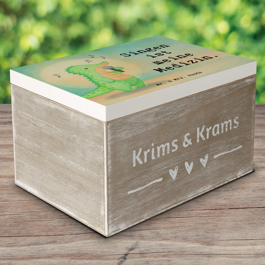 Holzkiste Krokodil Singen Design Kiste, Erinnerungsbox, XXL, Schatulle, Aufbewahrungsbox, Erinnerungskiste, Geschenkdose, Geschenkbox, Dekokiste, Holzkiste, Truhe, Schatzkiste, Geschenk, Sport, Sportart, Hobby, Schenken, Danke, Dankeschön, Auszeichnung, Gewinn, Sportler, Live Auftritt, Gesang, Hobbysänger, Band, Singen
