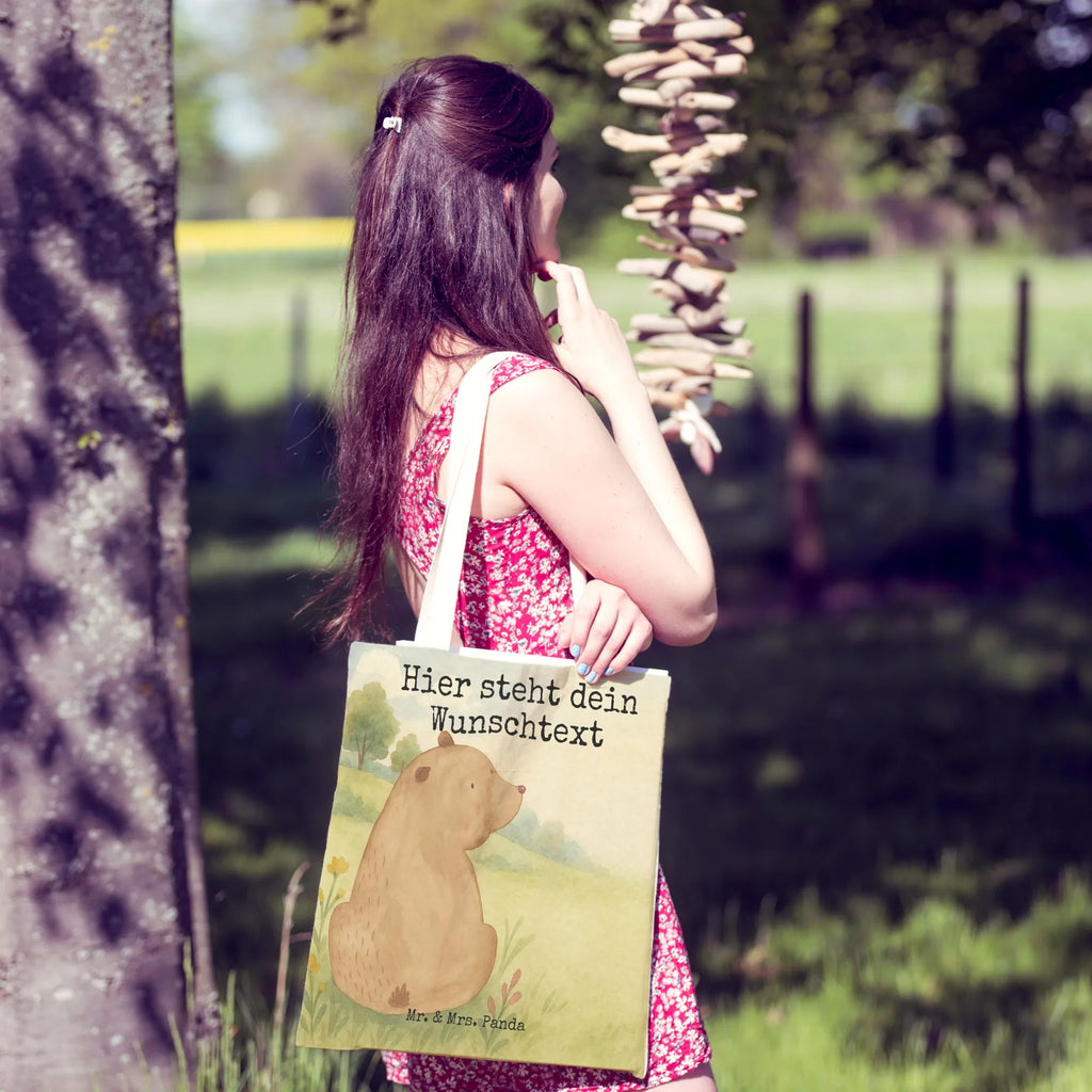 Personalisierte Einkaufstasche Bär Schulterblick Design Tragetasche Mit Namen, Personalisierte Tragetasche, Kleine Tragetasche Mit Text, Tragetasche Als Geschenk Mit Wunschtext, Wiederverwendbare Tragetasche Mit Wunschtext, Tragetasche Mit Motiv Und Wunschtext, Tragetasche Für Alltag Mit Text, Leinentasche Mit Gravur, Stofftasche Mit Wunschtext, Tragetasche Personalisiert, Faltbare Tragetasche Mit Wunschtext, Tragetasche Modern Mit Gravur, Einkaufstasche Personalisiert, Tragetasche Für Büro Mit Namen, Tragetasche Für Kinder Mit Wunschtext, Tragetasche Selbst Gestalten, Tragetasche Mit Initialen, Große Tragetasche Mit Namen, Tragetasche Für Einkäufe Personalisiert, Tragetasche Mit Text, Tragetasche Mit Personalisierung, Bunte Tragetasche Mit Namen, Tragetasche Für Damen Mit Namen, Design Tragetasche Personalisiert, Nachhaltige Tragetasche Personalisiert, Tragetasche Bedruckt Mit Wunschtext, Tragetasche Für Schule Mit Wunschtext, Lustige Tragetasche Mit Text, Umweltfreundliche Tragetasche Mit Namen, Vintage Tragetasche Mit Wunschtext, Tragetasche Für Herren Personalisiert, Tragetasche Mit Spruch, Baumwolltasche Mit Namen, Jutetasche Mit Wunschtext, Tragetasche Mit Wunschtext, Bär, Teddy, Teddybär, Weltansicht, Bären, Motivation, Weisheit, Bärenliebe, Selbstachtung