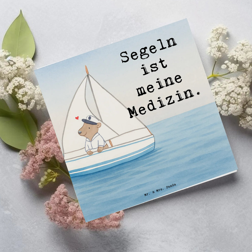 Deluxe Karte Bär Segeln Design Geburtstagskarte, Grußkarte, Klappkarte, Hochzeitskarte, Einladungskarte, Hochwertige Grußkarte, Karte, Glückwunschkarte, Hochwertige Klappkarte, Geschenk, Sport, Sportart, Hobby, Schenken, Danke, Dankeschön, Auszeichnung, Gewinn, Sportler, Segelboot, segeln, Segeltörn, Yachtclub, Segelschule