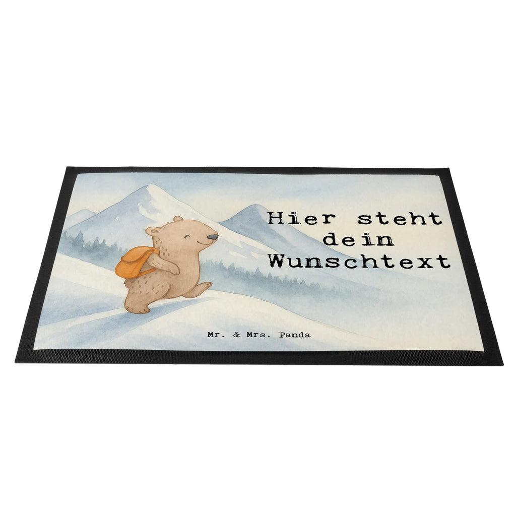 Personalisierte Fußmatte Bär Bergsteigen Design Personalisierte Fußmatte, Namensfussmatte, Fußmatte mit Namen, Türvorleger personalisiert, Fußmatte bedrucken, Wunschnamen, Türvorleger mit Namen, Bedrucken, Personalisiert, Haustürmatte personalisiert, Personalisieruung, Geschenk, Sport, Sportart, Hobby, Schenken, Danke, Dankeschön, Auszeichnung, Gewinn, Sportler, Bergsteigen, Trekking, Alpinismus, Alpinwandern, Bergsport, wandern