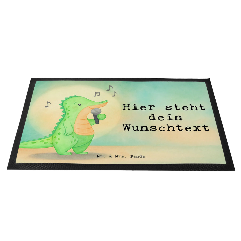 Personalisierte Fußmatte Krokodil Singen Design Personalisieruung, Personalisierte Fußmatte, Bedrucken, Namensfussmatte, Haustürmatte personalisiert, Türvorleger mit Namen, Fußmatte mit Namen, Fußmatte bedrucken, Türvorleger personalisiert, Personalisiert, Wunschnamen, Geschenk, Sport, Sportart, Hobby, Schenken, Danke, Dankeschön, Auszeichnung, Gewinn, Sportler, Live Auftritt, Singen, Hobbysänger, Band, Gesang