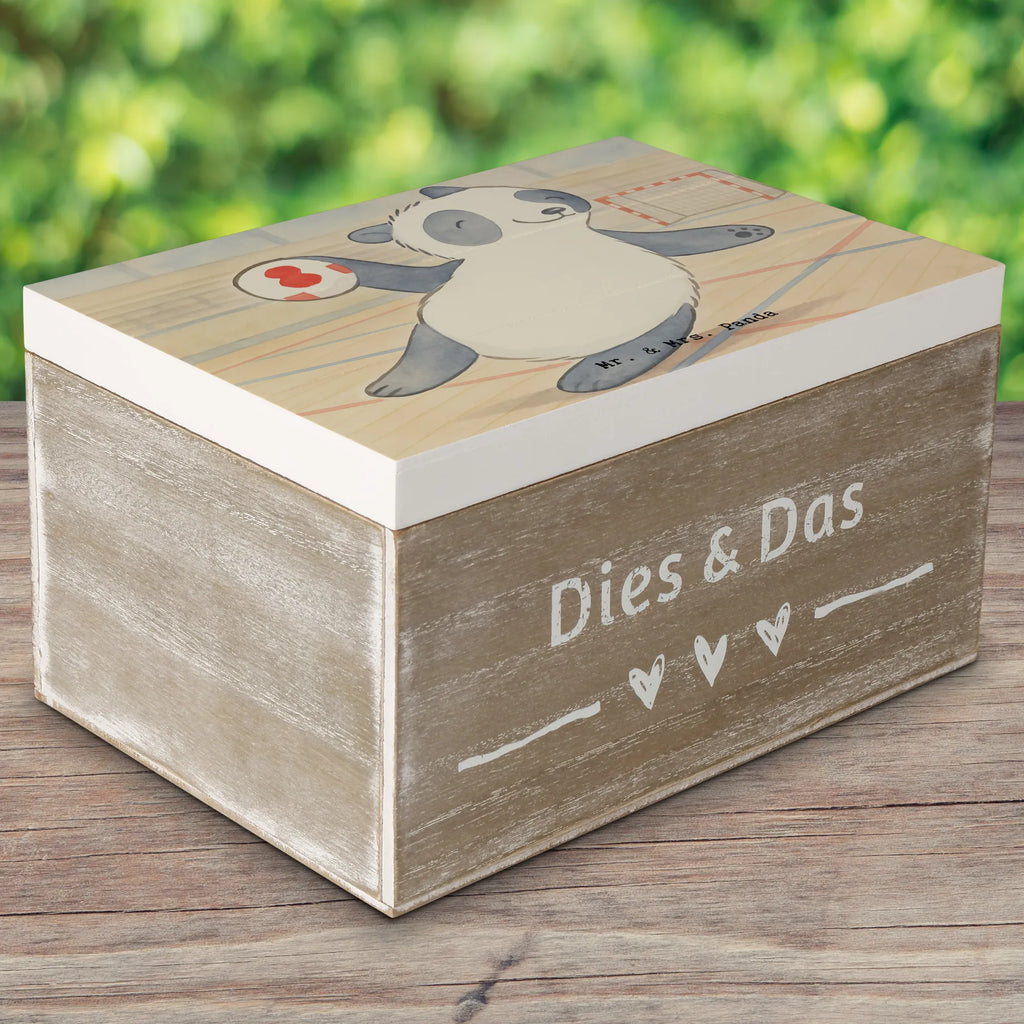Holzkiste Panda Handball spielen Design Kiste, Geschenkdose, Truhe, XXL, Holzkiste, Schatzkiste, Dekokiste, Aufbewahrungsbox, Schatulle, Erinnerungskiste, Erinnerungsbox, Geschenkbox, Geschenk, Sport, Sportart, Hobby, Schenken, Danke, Dankeschön, Auszeichnung, Gewinn, Sportler, Handball spielen, Handball Club, Handball Turnier, Handball Verein