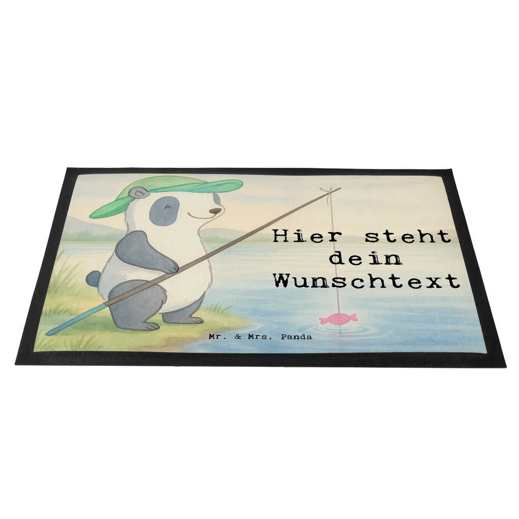 Personalisierte Fußmatte Panda Angeln Design Haustürmatte personalisiert, Fußmatte bedrucken, Namensfussmatte, Personalisierte Fußmatte, Personalisiert, Türvorleger mit Namen, Fußmatte mit Namen, Türvorleger personalisiert, Bedrucken, Wunschnamen, Personalisieruung, Geschenk, Sport, Sportart, Hobby, Schenken, Danke, Dankeschön, Auszeichnung, Gewinn, Sportler, Hobbyangler, Angelverein, angeln, Angler, angeln gehen, Angelsport