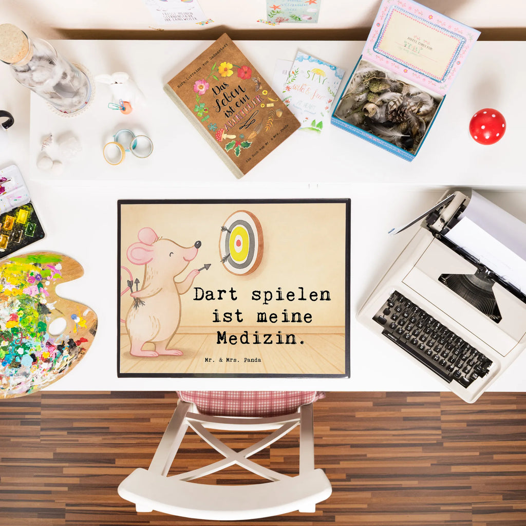 Schreibtischunterlage Maus Dart spielen Design Schreibtischunterlage Groß, Schreibtisch Unterlagen, Schreibtischauflage, Bürobedarf, Schreibunterlage, Büroartikel, Schreibwaren, Geschenk, Sport, Sportart, Hobby, Schenken, Danke, Dankeschön, Auszeichnung, Gewinn, Sportler, Dart Turnier, Dart spielen, Darten, Darts