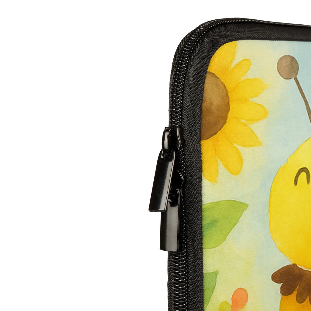 Personalisierte Notebook Tasche Biene Blume Design Notebook-Tasche Mit Zubehörfach Und Namen, Notebook-Tasche Für Damen Mit Wunschname, Notebook-Tasche Aus Neopren Mit Wunschname, Notebook-Tasche Vintage Mit Namenslabel, Notebook-Tasche Aus Leder Mit Namen, Notebook-Tasche Aus Nylon Mit Namensdruck, Notebook-Querträger Mit Namensgravur, Laptop-Rucksack Mit Namensschild, Laptop-Umhängetasche Mit Wunschname, Notebook-Tasche Aus Canvas Mit Namen, Notebook-Tasche Mit Schultergurt Mit Namenslabel, Notebook-Tasche Casual Mit Namen, Notebook-Tasche Für 17 Zoll Mit Namen, Notebook-Umhängetasche Mit Namen, Notebook-Tasche Modern Mit Namen, Notebook-Tasche Für Herren Mit Namensgravur, Notebooktasche Mit Namen, Notebook-Tasche Mit Organizer Und Namen, Notebook-Tasche Für 13 Zoll Mit Wunschname, Laptop-Hülle Mit Namensgravur, Notebook-Sleeve Mit Wunschname, Notebook-Aktentasche Mit Namenslabel, Notebook-Rucksack Mit Namen, Notebook-Tasche Büro Mit Namensgravur, Notebook-Tasche Minimalistisch Mit Namen, Notebook-Tasche Business Mit Namensdruck, Notebook-Tasche Reisegeeignet Mit Wunschname, Notebook-Tasche Für 15 Zoll Mit Namensgravur, Laptop-Aktentasche Mit Wunschname, Notebook-Tasche Mit Reißverschluss Und Namen, Personalisierte Notebooktasche, Laptop-Sleeve Mit Namen, Notebook-Case Mit Namenslabel, Laptophülle Mit Namen, Notebook-Tasche Leicht Mit Namensgravur, Notebook-Tasche Rucksackstil Mit Wunschname, Notebook-Tasche Wasserfest Mit Namensgravur, Notebook-Tasche Slim Mit Wunschname, Laptoptasche Mit Wunschname, Notebook-Tasche Robust Mit Wunschname, Laptop-Messenger-Bag Mit Namen, Notebook-Tasche Gepolstert Mit Wunschname, Notebook-Tasche Ergonomisch Mit Namen, Notebook-Tasche Klassisch Mit Wunschname, Notebook-Tasche Mit Tragegriff Und Wunschname, Laptop-Case Mit Wunschname, Notebookhülle Mit Namensdruck, Notebook-Tasche Studenten Mit Namen, Biene, Wespe, Hummel