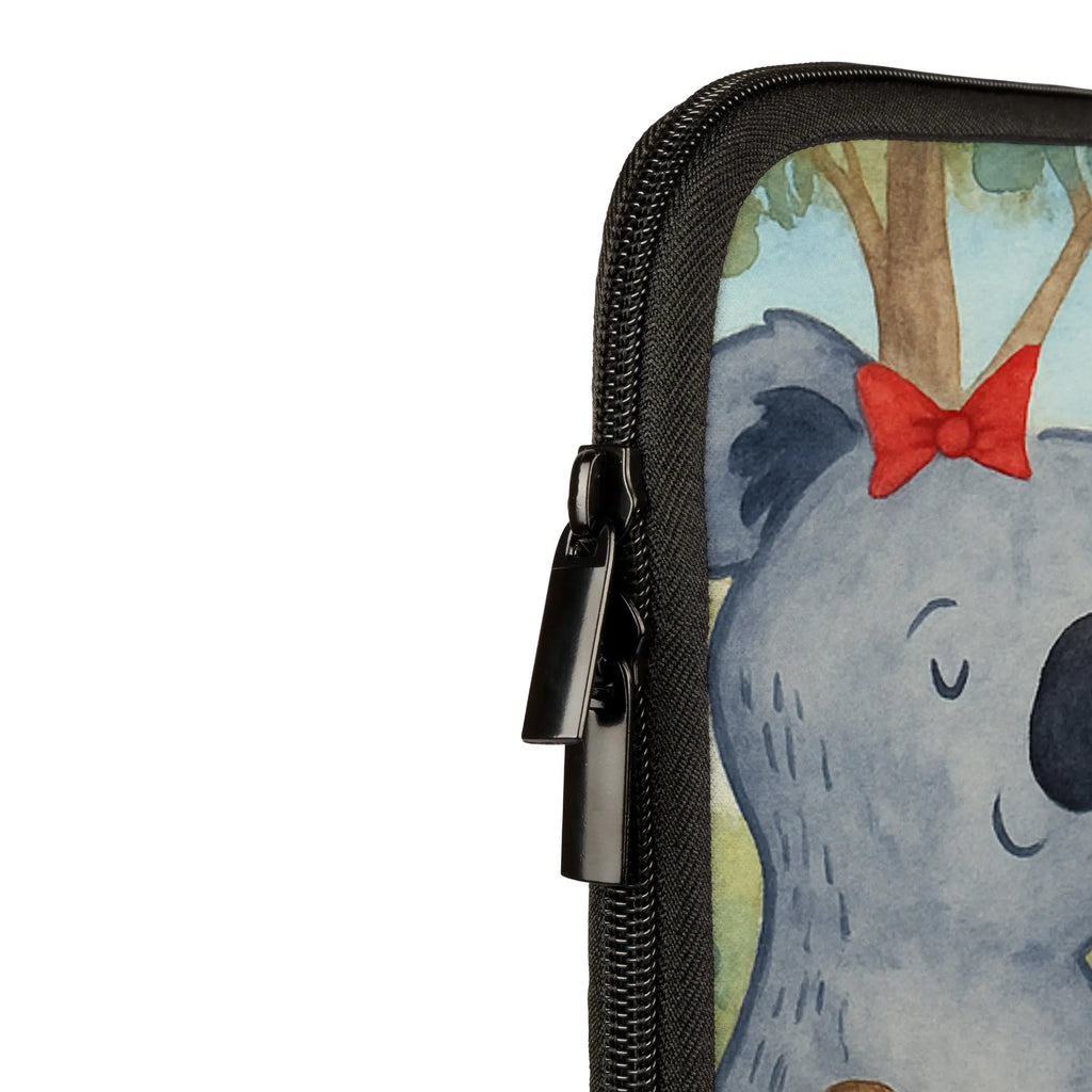 Personalisierte Notebook Tasche Koala Familie zwei Design Notebook-Umhängetasche Mit Namen, Notebook-Tasche Mit Reißverschluss Und Namen, Notebook-Rucksack Mit Namen, Notebook-Tasche Casual Mit Namen, Notebook-Tasche Minimalistisch Mit Namen, Notebook-Querträger Mit Namensgravur, Laptoptasche Mit Wunschname, Notebook-Tasche Ergonomisch Mit Namen, Notebook-Tasche Für Herren Mit Namensgravur, Notebook-Tasche Für 13 Zoll Mit Wunschname, Notebook-Tasche Modern Mit Namen, Notebooktasche Mit Namen, Notebook-Tasche Vintage Mit Namenslabel, Notebook-Tasche Aus Canvas Mit Namen, Notebook-Tasche Business Mit Namensdruck, Personalisierte Notebooktasche, Notebookhülle Mit Namensdruck, Notebook-Tasche Wasserfest Mit Namensgravur, Notebook-Aktentasche Mit Namenslabel, Laptop-Messenger-Bag Mit Namen, Notebook-Tasche Robust Mit Wunschname, Notebook-Tasche Mit Schultergurt Mit Namenslabel, Notebook-Tasche Slim Mit Wunschname, Laptophülle Mit Namen, Laptop-Rucksack Mit Namensschild, Laptop-Umhängetasche Mit Wunschname, Notebook-Tasche Gepolstert Mit Wunschname, Notebook-Tasche Für Damen Mit Wunschname, Notebook-Tasche Leicht Mit Namensgravur, Notebook-Tasche Aus Nylon Mit Namensdruck, Notebook-Case Mit Namenslabel, Notebook-Sleeve Mit Wunschname, Notebook-Tasche Aus Neopren Mit Wunschname, Notebook-Tasche Für 15 Zoll Mit Namensgravur, Notebook-Tasche Mit Organizer Und Namen, Laptop-Case Mit Wunschname, Notebook-Tasche Für 17 Zoll Mit Namen, Notebook-Tasche Mit Tragegriff Und Wunschname, Notebook-Tasche Aus Leder Mit Namen, Notebook-Tasche Mit Zubehörfach Und Namen, Notebook-Tasche Rucksackstil Mit Wunschname, Laptop-Aktentasche Mit Wunschname, Laptop-Hülle Mit Namensgravur, Notebook-Tasche Reisegeeignet Mit Wunschname, Notebook-Tasche Büro Mit Namensgravur, Notebook-Tasche Klassisch Mit Wunschname, Notebook-Tasche Studenten Mit Namen, Laptop-Sleeve Mit Namen, Familie, Vatertag, Muttertag, Bruder, Schwester, Mama, Papa, Oma, Opa, Koalafamilie, Familienleben, beste Familie, Koala, Familienzeit, Lieblingsfamilie, Koalabär