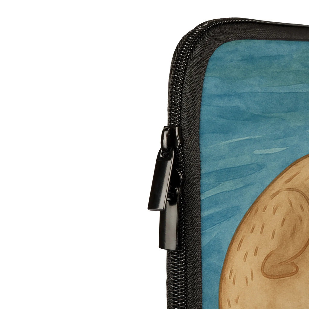 Personalisierte Notebook Tasche Otter Hände halten Design Notebook-Tasche Reisegeeignet Mit Wunschname, Notebook-Sleeve Mit Wunschname, Notebook-Umhängetasche Mit Namen, Notebook-Aktentasche Mit Namenslabel, Notebook-Tasche Mit Organizer Und Namen, Notebook-Case Mit Namenslabel, Notebooktasche Mit Namen, Notebook-Tasche Für Herren Mit Namensgravur, Notebook-Tasche Aus Nylon Mit Namensdruck, Laptop-Aktentasche Mit Wunschname, Notebook-Tasche Slim Mit Wunschname, Laptop-Messenger-Bag Mit Namen, Notebook-Tasche Ergonomisch Mit Namen, Laptop-Case Mit Wunschname, Personalisierte Notebooktasche, Notebook-Tasche Mit Reißverschluss Und Namen, Notebook-Tasche Wasserfest Mit Namensgravur, Notebook-Tasche Aus Leder Mit Namen, Notebook-Tasche Robust Mit Wunschname, Notebook-Tasche Minimalistisch Mit Namen, Notebook-Tasche Für 13 Zoll Mit Wunschname, Notebookhülle Mit Namensdruck, Notebook-Tasche Modern Mit Namen, Laptop-Rucksack Mit Namensschild, Notebook-Tasche Für 17 Zoll Mit Namen, Notebook-Querträger Mit Namensgravur, Notebook-Tasche Mit Schultergurt Mit Namenslabel, Laptop-Umhängetasche Mit Wunschname, Notebook-Tasche Rucksackstil Mit Wunschname, Notebook-Tasche Vintage Mit Namenslabel, Laptophülle Mit Namen, Notebook-Tasche Für 15 Zoll Mit Namensgravur, Notebook-Tasche Aus Neopren Mit Wunschname, Notebook-Tasche Leicht Mit Namensgravur, Laptoptasche Mit Wunschname, Laptop-Hülle Mit Namensgravur, Notebook-Tasche Business Mit Namensdruck, Notebook-Rucksack Mit Namen, Notebook-Tasche Mit Zubehörfach Und Namen, Notebook-Tasche Aus Canvas Mit Namen, Notebook-Tasche Casual Mit Namen, Notebook-Tasche Mit Tragegriff Und Wunschname, Laptop-Sleeve Mit Namen, Notebook-Tasche Klassisch Mit Wunschname, Notebook-Tasche Büro Mit Namensgravur, Notebook-Tasche Gepolstert Mit Wunschname, Notebook-Tasche Für Damen Mit Wunschname, Notebook-Tasche Studenten Mit Namen, Otter, Fischotter, Seeotter, Otter Seeotter See Otter