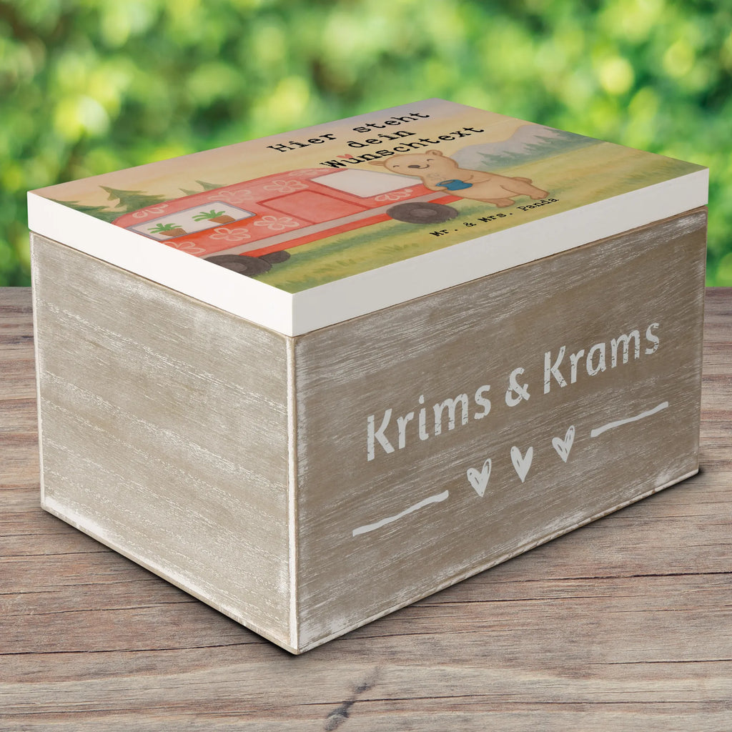 Personalisierte Holzkiste Bär Camper Design Schatulle Personalisiert, mit Namen, Aufbewahrungsbox Personalisiert, Schatzkiste Personalisiert, Dekokiste mit Namen, Schatulle mit Namen, Dekokiste Personalisiert, Erinnerungsbox mit Namen, Erinnerungsbox Personalisiert, GEschenkdose personalisiert, Kiste Personalisiert, Geschenkbox personalisiert, Holzkiste Personalisiert, Kiste mit Namen, Schatzkiste mit Namen, Erinnerungskiste Personalisiert, Holzkiste mit Namen, Truhe Personalisiert, Erinnerungskiste, Aufbewahrungsbox mit Namen, Truhe mit Namen, Geschenk, Sport, Sportart, Hobby, Schenken, Danke, Dankeschön, Auszeichnung, Gewinn, Sportler, Wohnmobil, Roadtrip, Camper, Campingplatz, Urlaub, Zelten, Campen