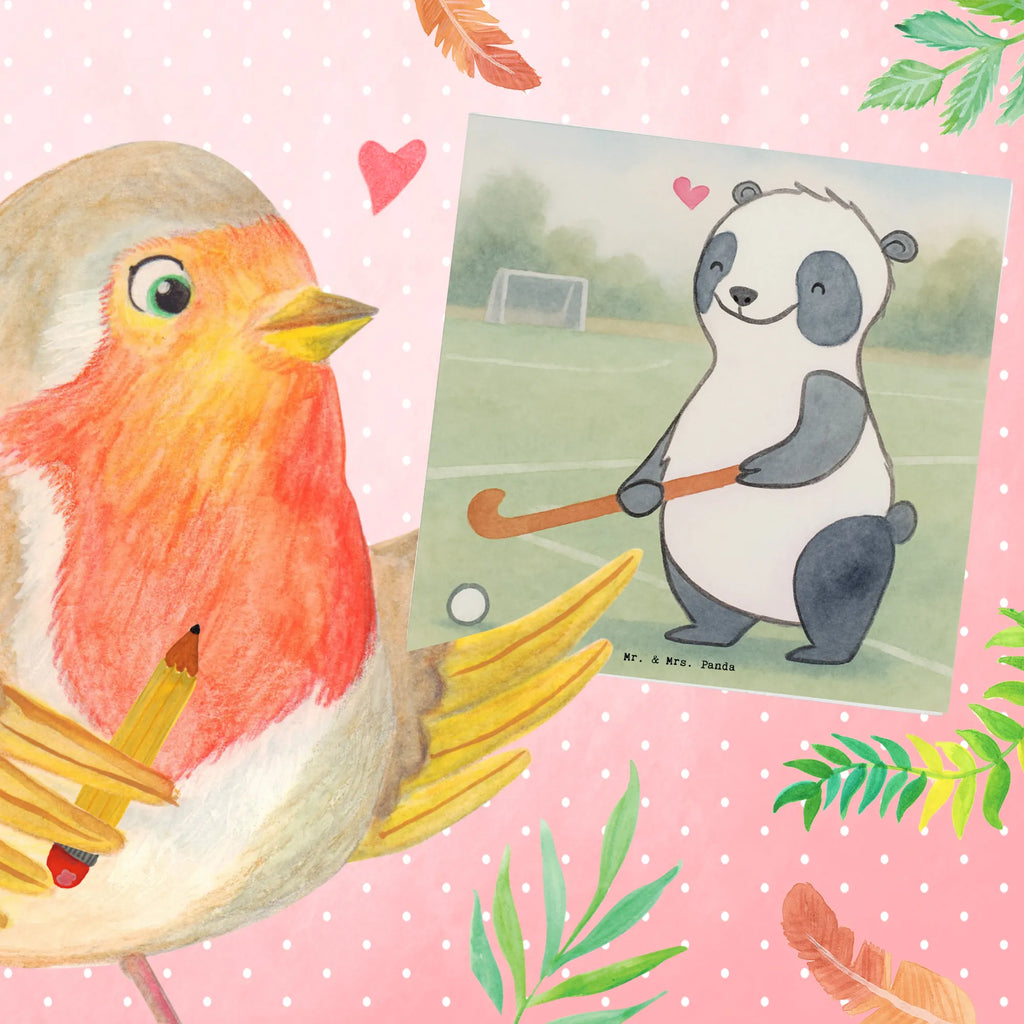 Deluxe Karte Panda Hockey spielen Design Hochwertige Grußkarte, Glückwunschkarte, Einladungskarte, Klappkarte, Karte, Geburtstagskarte, Hochzeitskarte, Grußkarte, Hochwertige Klappkarte, Geschenk, Sport, Sportart, Hobby, Schenken, Danke, Dankeschön, Auszeichnung, Gewinn, Sportler, Hockeyschläger, Feldhockey, Hockey spielen, Hockey Verein