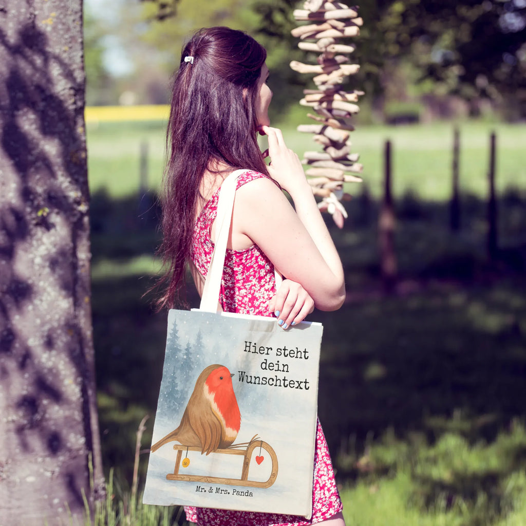 Personalisierte Einkaufstasche Rotkehlchen Schlitten Design Bunte Tragetasche Mit Namen, Einkaufstasche Personalisiert, Design Tragetasche Personalisiert, Tragetasche Modern Mit Gravur, Tragetasche Für Einkäufe Personalisiert, Vintage Tragetasche Mit Wunschtext, Tragetasche Mit Wunschtext, Tragetasche Mit Namen, Tragetasche Für Damen Mit Namen, Tragetasche Mit Personalisierung, Tragetasche Personalisiert, Wiederverwendbare Tragetasche Mit Wunschtext, Tragetasche Mit Motiv Und Wunschtext, Kleine Tragetasche Mit Text, Leinentasche Mit Gravur, Tragetasche Mit Text, Tragetasche Selbst Gestalten, Tragetasche Bedruckt Mit Wunschtext, Tragetasche Für Alltag Mit Text, Umweltfreundliche Tragetasche Mit Namen, Personalisierte Tragetasche, Tragetasche Für Büro Mit Namen, Tragetasche Mit Initialen, Tragetasche Für Kinder Mit Wunschtext, Faltbare Tragetasche Mit Wunschtext, Große Tragetasche Mit Namen, Lustige Tragetasche Mit Text, Tragetasche Als Geschenk Mit Wunschtext, Baumwolltasche Mit Namen, Stofftasche Mit Wunschtext, Tragetasche Für Herren Personalisiert, Nachhaltige Tragetasche Personalisiert, Jutetasche Mit Wunschtext, Tragetasche Für Schule Mit Wunschtext, Tragetasche Mit Spruch, Winter, Weihnachten, Weihnachtsdeko, Nikolaus, Advent, Heiligabend, Wintermotiv, Vogel, Schlitten