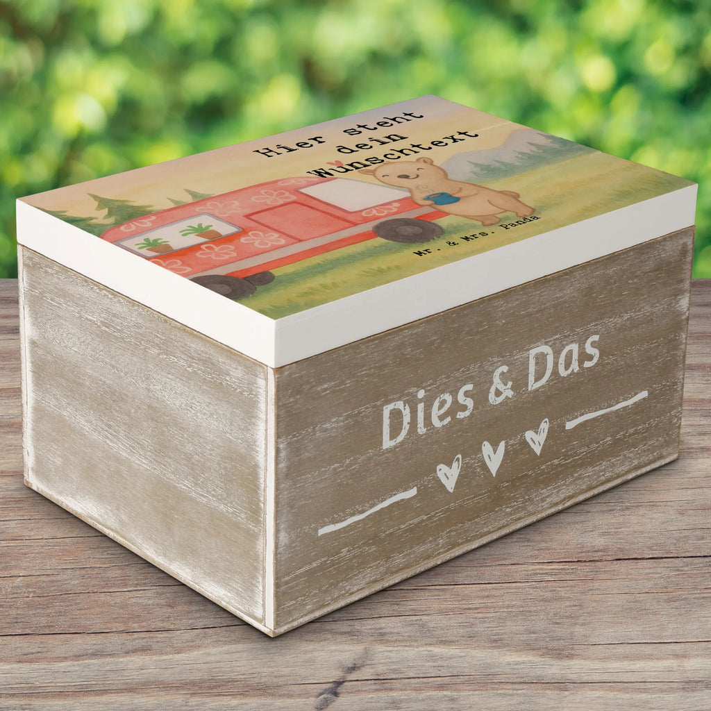 Personalisierte Holzkiste Bär Camper Design Schatulle Personalisiert, mit Namen, Aufbewahrungsbox Personalisiert, Schatzkiste Personalisiert, Dekokiste mit Namen, Schatulle mit Namen, Dekokiste Personalisiert, Erinnerungsbox mit Namen, Erinnerungsbox Personalisiert, GEschenkdose personalisiert, Kiste Personalisiert, Geschenkbox personalisiert, Holzkiste Personalisiert, Kiste mit Namen, Schatzkiste mit Namen, Erinnerungskiste Personalisiert, Holzkiste mit Namen, Truhe Personalisiert, Erinnerungskiste, Aufbewahrungsbox mit Namen, Truhe mit Namen, Geschenk, Sport, Sportart, Hobby, Schenken, Danke, Dankeschön, Auszeichnung, Gewinn, Sportler, Wohnmobil, Roadtrip, Camper, Campingplatz, Urlaub, Zelten, Campen