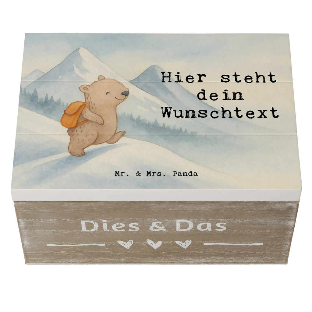 Personalisierte Holzkiste Bär Bergsteigen Design Dekokiste mit Namen, GEschenkdose personalisiert, mit Namen, Holzkiste Personalisiert, Kiste mit Namen, Erinnerungskiste, Aufbewahrungsbox Personalisiert, Truhe Personalisiert, Schatulle Personalisiert, Truhe mit Namen, Erinnerungskiste Personalisiert, Schatulle mit Namen, Erinnerungsbox Personalisiert, Geschenkbox personalisiert, Holzkiste mit Namen, Schatzkiste mit Namen, Dekokiste Personalisiert, Aufbewahrungsbox mit Namen, Kiste Personalisiert, Schatzkiste Personalisiert, Erinnerungsbox mit Namen, Geschenk, Sport, Sportart, Hobby, Schenken, Danke, Dankeschön, Auszeichnung, Gewinn, Sportler, Bergsteigen, Alpinismus, Alpinwandern, Bergsport, Trekking, wandern