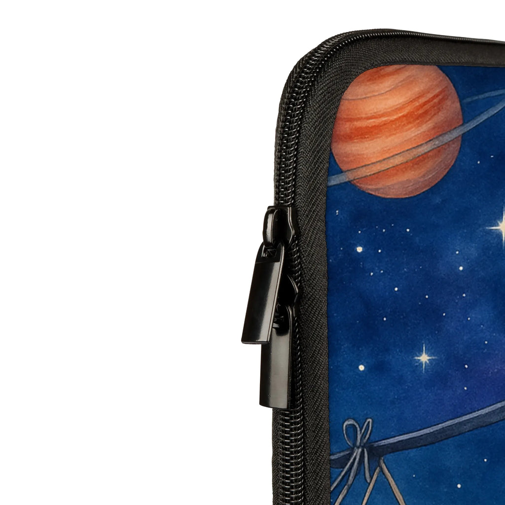 Notebook Tasche Sternzeichen Waage Design Laptoptasche, Notebook-Tasche Für 17 Zoll, Laptophülle, Notebook-Tasche Casual, Notebook-Tasche Business, Notebook-Tasche Mit Zubehörfach, Notebook-Tasche Mit Schultergurt, Laptop-Messenger-Bag, ChatGPT:<br />Notebooktasche, Notebook-Tasche Slim, Notebook-Tasche Gepolstert, Notebook-Tasche Büro, Notebookhülle, Notebook-Tasche Für 15 Zoll, Notebook-Umhängetasche, Notebook-Tasche Reisegeeignet, Notebook-Tasche Aus Canvas, Notebook-Tasche Aus Neopren, Notebook-Tasche Studenten, Notebook-Aktentasche, Notebook-Tasche Modern, Notebook-Tasche Mit Reißverschluss, Notebook-Tasche Für Damen, Notebook-Sleeve, Notebook-Tasche Für 13 Zoll, Notebook-Tasche Minimalistisch, Notebook-Tasche Klassisch, Laptop-Case, Laptop-Hülle, Notebook-Tasche Rucksackstil, Laptop-Umhängetasche, Notebook-Tasche Vintage, Notebook-Tasche Ergonomisch, Laptop-Aktentasche, Notebook-Tasche Mit Tragegriff, Notebook-Tasche Robust, Notebook-Tasche Aus Nylon, Notebook-Rucksack, Laptop-Sleeve, Notebook-Tasche Wasserfest, Notebook-Querträger, Notebook-Tasche Leicht, Notebook-Case, Notebook-Tasche Für Herren, Laptop-Rucksack, Notebook-Tasche Aus Leder, Notebook-Tasche Mit Organizer, Tierkreiszeichen, Sternzeichen, Horoskop, Astrologie, Aszendent, Geschenk September, Hummel, Waage, Marienkäfer, Gleichgewicht, Geburtstag Oktober, Waage Geschenk, Biene, Waage Sternzeichen, Geschenk Oktober, Geburtstag September