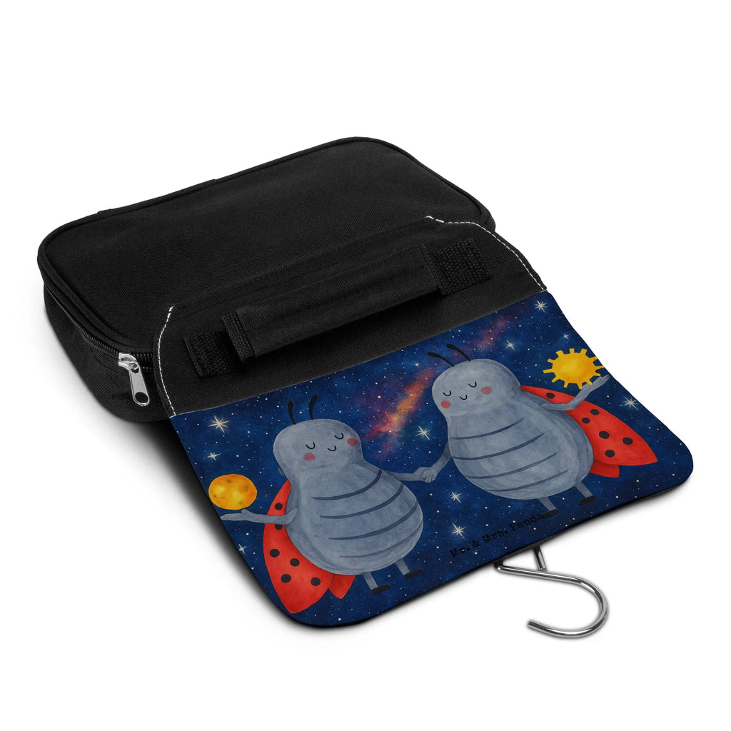 Kulturbeutel Sternzeichen Zwilling Design Kulturbeutel Mit Haken, Kulturbeutel Mit Reißverschluss, Kulturbeutel Aus Leder, Kosmetiktasche, Kulturbeutel Waschbar, Kulturbeutel Aus Filz, Kulturbeutel Klein, Reisebeutel, Kulturbeutel Zum Aufhängen, Kulturbeutel Geschenkidee, Kulturbeutel Aus Stoff, Kulturbeutel Mit Fächern, Kulturbeutel Organizer, Kulturbeutel Damen, Kulturbeutel Unisex, Nachhaltiger Kulturbeutel, Kulturbeutel Mit Spiegel, Kulturbeutel Handgepäck, Moderner Kulturbeutel, Kulturtasche, Kulturbeutel, Toilettentasche, Kulturbeutel Aus Baumwolle, Kulturbeutel Flugzeug, Kulturbeutel Für Businessreise, Kulturbeutel Groß, Kulturbeutel Kinder, Kulturbeutel Aus Kunststoff, Necessaire, Kulturbeutel Herren, Kulturbeutel Für Wochenende, Umweltfreundlicher Kulturbeutel, Schlichter Kulturbeutel, Klassischer Kulturbeutel, Lustiger Kulturbeutel, Kulturbeutel Reise, Kulturbeutel Set, Kulturbeutel Kompakt, Kulturbeutel Wasserdicht, Kulturbeutel Für Urlaub, Waschbeutel, Design Kulturbeutel, Edler Kulturbeutel, Kulturbeutel für Herren, Kulturbeutel Transparent, Tierkreiszeichen, Sternzeichen, Horoskop, Astrologie, Aszendent, Zwillingsschwester, Geburtstag Mai, Zwillingsbruder, Zwilling Sternzeichen, Marienkäfer, Zwillinge, Geschenk Juni, Glückskäfer, Zwilling Geschenk, Geschenk Mai