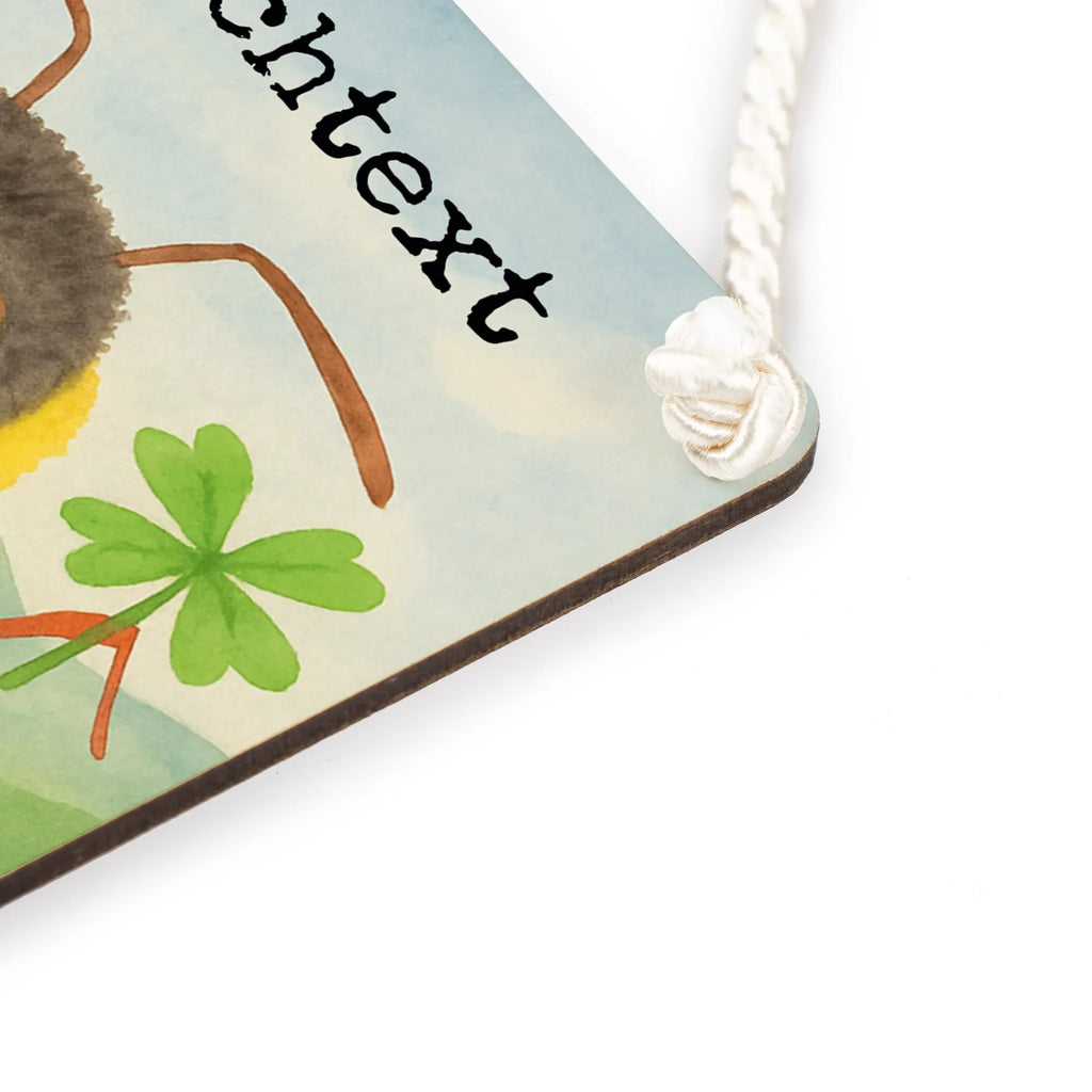 Personalisiertes Deko Schild Hummeln Kleeblatt Design Schild Mit Individuellem Text, Deko Schild Mit Wunschtext, Geschenkidee Deko Schild Mit Text, Großes Deko Schild Personalisiert, Deko Schild Für Balkon Mit Namen, Deko Schild Für Küche Personalisiert, Deko Schild Für Freunde Mit Namen, Schild Mit Botschaft, Deko Schild Mit Namen, Lustiges Deko Schild Mit Wunschtext, Dekoschild Personalisiert, Deko Schild Für Garten Mit Wunschtext, Deko Schild Mit Herz Und Text, Deko Schild Mit Blumenmotiv Und Gravur, Deko Schild Als Geschenk Personalisiert, Deko Schild Für Flur Mit Gravur, Rustikales Deko Schild Personalisiert, Personalisiertes Deko Schild, Türschild Mit Namen, Deko Schild Mit Gravur, Landhausstil Schild Mit Namen, Holzschild Mit Wunschtext, Deko Schild Für Familie Mit Text, Liebevoll Gestaltetes Deko Schild Mit Wunschtext, Metallschild Personalisiert, Modernes Deko Schild Mit Text, Spruchschild Mit Wunschtext, Shabby Chic Schild Mit Wunschtext, Kleines Deko Schild Mit Wunschtext, Wandschild Mit Text, Deko Schild Mit Spruch, Deko Wandtafel Mit Namen, Deko Schild Selbst Gestalten, Vintage Deko Schild Mit Gravur, Schild Zum Hinstellen Mit Text, Deko Schild Für Wohnzimmer Mit Wunschtext, Schild Zum Aufstellen Mit Wunschtext, Tiermotive, Gute Laune, lustige Sprüche, Tiere, glücklich sein, Hummel, glücklich werden, Biene, Spruch schön, Spruch positiv, Spruch fröhlich, Biene Deko