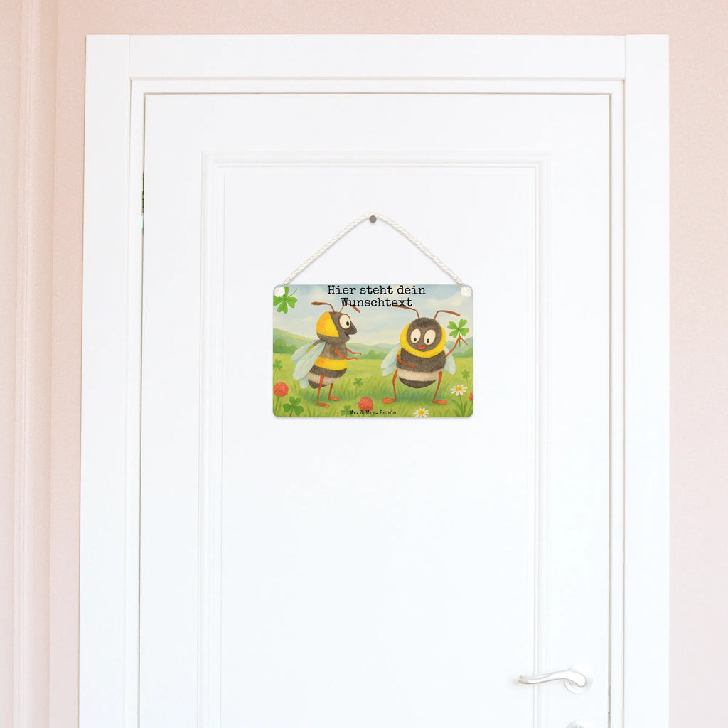 Personalisiertes Deko Schild Hummeln Kleeblatt Design Schild Mit Individuellem Text, Deko Schild Mit Wunschtext, Geschenkidee Deko Schild Mit Text, Großes Deko Schild Personalisiert, Deko Schild Für Balkon Mit Namen, Deko Schild Für Küche Personalisiert, Deko Schild Für Freunde Mit Namen, Schild Mit Botschaft, Deko Schild Mit Namen, Lustiges Deko Schild Mit Wunschtext, Dekoschild Personalisiert, Deko Schild Für Garten Mit Wunschtext, Deko Schild Mit Herz Und Text, Deko Schild Mit Blumenmotiv Und Gravur, Deko Schild Als Geschenk Personalisiert, Deko Schild Für Flur Mit Gravur, Rustikales Deko Schild Personalisiert, Personalisiertes Deko Schild, Türschild Mit Namen, Deko Schild Mit Gravur, Landhausstil Schild Mit Namen, Holzschild Mit Wunschtext, Deko Schild Für Familie Mit Text, Liebevoll Gestaltetes Deko Schild Mit Wunschtext, Metallschild Personalisiert, Modernes Deko Schild Mit Text, Spruchschild Mit Wunschtext, Shabby Chic Schild Mit Wunschtext, Kleines Deko Schild Mit Wunschtext, Wandschild Mit Text, Deko Schild Mit Spruch, Deko Wandtafel Mit Namen, Deko Schild Selbst Gestalten, Vintage Deko Schild Mit Gravur, Schild Zum Hinstellen Mit Text, Deko Schild Für Wohnzimmer Mit Wunschtext, Schild Zum Aufstellen Mit Wunschtext, Tiermotive, Gute Laune, lustige Sprüche, Tiere, glücklich sein, Hummel, glücklich werden, Biene, Spruch schön, Spruch positiv, Spruch fröhlich, Biene Deko
