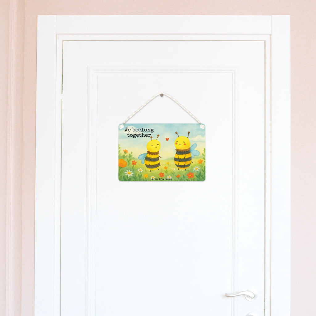 Deko Schild Biene Verliebt Design Dekoschild Handgemacht, Vintage Schild, Deko schild Für Küche, Dekoschild, Rustikales Deko schild, Türschild Mit Spruch, Dekos child Für Garten, Deko schild Mit Motiv, Spruchschild, Deko schild Für Balkon, Deko schild Landhausstil, Dekoschild Für Freunde, Deko schild Liebevoll Gestaltet, Deko schild Modern, Schild Aus Holz, Metallschild, Dekoschild Groß, Deko schild Mit Blumenmotiv, Deko schild Mit Herz, Deko schild Für Wohnzimmer, Dekoschild Für Familie, Shabby Chic Schild, Dekoschild Für Flur, Schild Zum Hinstellen, Dekoschild Klein, Dekoschild Geschenk, Deko Wandtafel, Schild Aus Metall, Schild Zum Aufstellen, Deko Schild, Lustiges Deko schild, Türschild, Dekoschild Zum Aufhängen, Deko schild Mit Lebensweisheit, Dekoschild Für Badezimmer, Wandschild, Holzschild, Wanddeko Schild, Deko schild Mit Spruch, Dekoschild Aus Holz, Biene, Wespe, Hummel