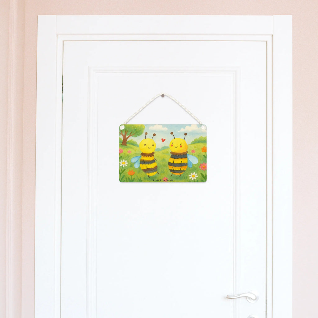 Deko Schild Biene Verliebt Design Dekoschild Handgemacht, Vintage Schild, Deko schild Für Küche, Dekoschild, Rustikales Deko schild, Türschild Mit Spruch, Dekos child Für Garten, Deko schild Mit Motiv, Spruchschild, Deko schild Für Balkon, Deko schild Landhausstil, Dekoschild Für Freunde, Deko schild Liebevoll Gestaltet, Deko schild Modern, Schild Aus Holz, Metallschild, Dekoschild Groß, Deko schild Mit Blumenmotiv, Deko schild Mit Herz, Deko schild Für Wohnzimmer, Dekoschild Für Familie, Shabby Chic Schild, Dekoschild Für Flur, Schild Zum Hinstellen, Dekoschild Klein, Dekoschild Geschenk, Deko Wandtafel, Schild Aus Metall, Schild Zum Aufstellen, Deko Schild, Lustiges Deko schild, Türschild, Dekoschild Zum Aufhängen, Deko schild Mit Lebensweisheit, Dekoschild Für Badezimmer, Wandschild, Holzschild, Wanddeko Schild, Deko schild Mit Spruch, Dekoschild Aus Holz, Biene, Wespe, Hummel