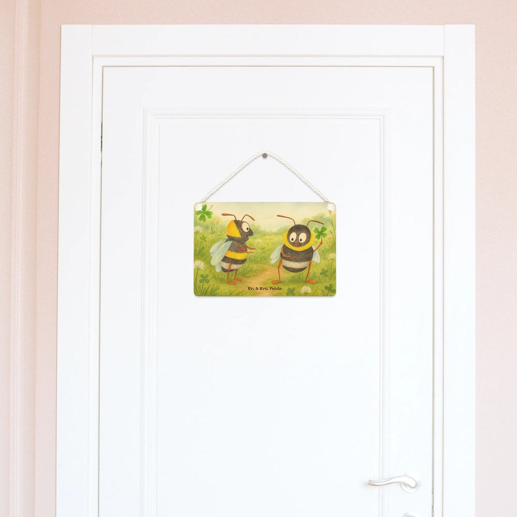 Deko Schild Hummeln Kleeblatt Design Vintage Schild, Dekoschild Für Freunde, Deko schild Mit Motiv, Deko schild Liebevoll Gestaltet, Schild Zum Hinstellen, Deko schild Mit Spruch, Dekoschild Handgemacht, Türschild Mit Spruch, Deko Wandtafel, Dekoschild Für Flur, Wanddeko Schild, Shabby Chic Schild, Dekoschild Für Badezimmer, Dekoschild, Schild Aus Metall, Deko Schild, Rustikales Deko schild, Dekoschild Klein, Deko schild Für Balkon, Dekoschild Aus Holz, Deko schild Landhausstil, Dekos child Für Garten, Metallschild, Schild Zum Aufstellen, Spruchschild, Lustiges Deko schild, Deko schild Mit Herz, Holzschild, Türschild, Wandschild, Deko schild Für Küche, Deko schild Modern, Deko schild Für Wohnzimmer, Dekoschild Geschenk, Dekoschild Zum Aufhängen, Dekoschild Groß, Dekoschild Für Familie, Schild Aus Holz, Deko schild Mit Blumenmotiv, Deko schild Mit Lebensweisheit, Tiermotive, Gute Laune, lustige Sprüche, Tiere, Spruch positiv, Biene, Spruch fröhlich, Biene Deko, glücklich werden, Hummel, Spruch schön, glücklich sein