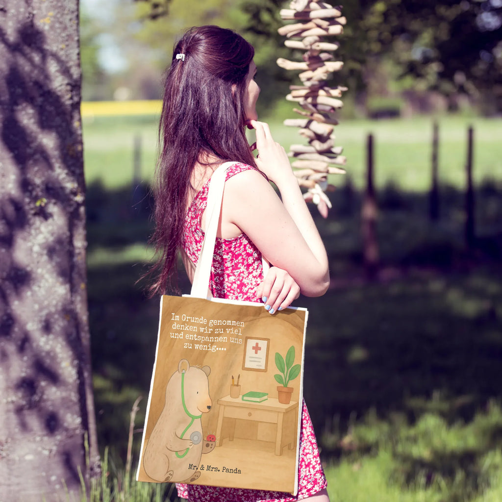 Einkaufstasche Bär Arzt Design Tragetasche Handgemacht, Tragetasche Umweltfreundlich, Kleine Tragetasche, Tragetasche Design, Tragetasche Für Alltag, Tragetasche, Tragetasche Damen, Baumwolltasche, Tragetasche Kinder, Tragetasche Mit Henkel, Tragetasche Für Bücher, Tragetasche Mit Spruch, Tragetasche Robust, Jutetasche, Baumwolltaschen, Stofftaschen, Tragetasche Blanko, Tragetaschen, Tragetasche Waschbar, Leinentaschen, Tragetasche Für Büro, Bunte Tragetasche, Faltbare Tragetasche, Einkaufstaschen, Tragetasche Zum Umhängen, Tragetasche Modern, Beutel Tasche, Tragetasche Mit Motiv, Tragetasche Wiederverwendbar, Tragetasche Für Einkäufe, Tragetasche Ohne Plastik, Tragetasche Für Schule, Tragetasche Bedruckt, Tragetasche Nachhaltig, Jutetaschen, Tragetasche Geschenkidee, Große Tragetasche, Leinentasche, Einkaufstasche, Stofftasche, Lustige Tragetasche, Tragetasche Herren, Tragetasche Vintage, Bär, Teddy, Teddybär, Arzt, Ärztin, Professor, Doktor, Professorin, Doktorin