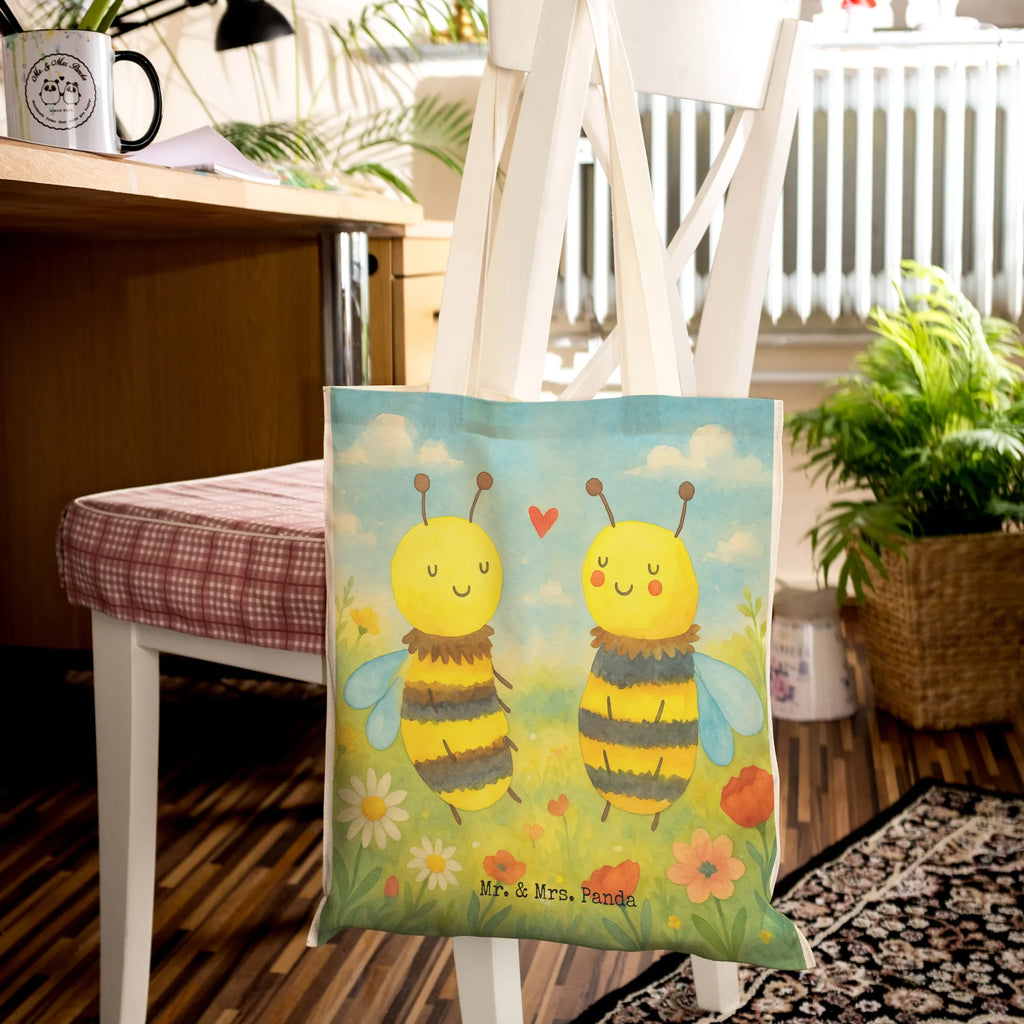 Einkaufstasche Biene Verliebt Design Tragetasche Handgemacht, Tragetasche Damen, Tragetasche Bedruckt, Stofftaschen, Tragetasche Mit Spruch, Tragetasche Umweltfreundlich, Tragetasche Für Schule, Beutel Tasche, Große Tragetasche, Tragetasche Wiederverwendbar, Tragetasche Nachhaltig, Leinentasche, Tragetasche Kinder, Tragetasche Zum Umhängen, Tragetasche Design, Tragetasche Blanko, Lustige Tragetasche, Tragetasche Für Büro, Kleine Tragetasche, Tragetasche Robust, Tragetasche Für Bücher, Einkaufstasche, Tragetasche Vintage, Tragetasche Für Einkäufe, Baumwolltaschen, Tragetasche, Bunte Tragetasche, Tragetasche Geschenkidee, Einkaufstaschen, Stofftasche, Tragetasche Herren, Tragetasche Ohne Plastik, Jutetaschen, Tragetasche Waschbar, Tragetasche Modern, Leinentaschen, Jutetasche, Tragetasche Für Alltag, Tragetaschen, Tragetasche Mit Motiv, Baumwolltasche, Tragetasche Mit Henkel, Faltbare Tragetasche, Biene, Wespe, Hummel
