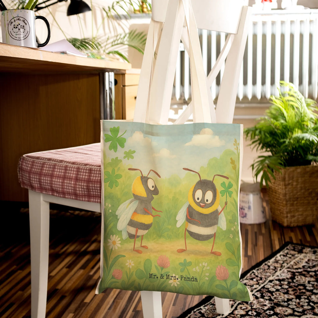 Einkaufstasche Hummeln Kleeblatt Design Kleine Tragetasche, Einkaufstaschen, Tragetasche Mit Motiv, Tragetasche, Tragetasche Umweltfreundlich, Baumwolltasche, Tragetasche Robust, Beutel Tasche, Tragetasche Wiederverwendbar, Baumwolltaschen, Faltbare Tragetasche, Einkaufstasche, Leinentasche, Jutetasche, Tragetasche Zum Umhängen, Tragetasche Mit Henkel, Tragetasche Geschenkidee, Leinentaschen, Tragetasche Vintage, Jutetaschen, Tragetasche Design, Große Tragetasche, Tragetasche Für Einkäufe, Tragetasche Damen, Tragetasche Für Alltag, Tragetasche Blanko, Tragetasche Für Bücher, Tragetaschen, Tragetasche Handgemacht, Tragetasche Herren, Tragetasche Mit Spruch, Tragetasche Kinder, Tragetasche Ohne Plastik, Stofftaschen, Tragetasche Waschbar, Bunte Tragetasche, Lustige Tragetasche, Tragetasche Bedruckt, Tragetasche Modern, Tragetasche Für Schule, Tragetasche Nachhaltig, Tragetasche Für Büro, Stofftasche, Tiermotive, Gute Laune, lustige Sprüche, Tiere, Spruch fröhlich, Spruch schön, Biene, glücklich sein, Spruch positiv, glücklich werden, Biene Deko, Hummel