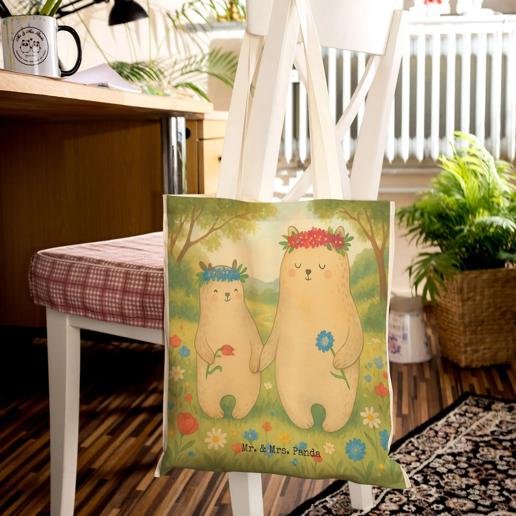 Einkaufstasche Bären mit Blumenkranz Design Tragetasche Handgemacht, Tragetasche Ohne Plastik, Tragetasche Kinder, Tragetasche Design, Tragetaschen, Tragetasche Modern, Tragetasche Herren, Tragetasche Nachhaltig, Tragetasche, Bunte Tragetasche, Jutetaschen, Beutel Tasche, Faltbare Tragetasche, Tragetasche Mit Henkel, Leinentaschen, Tragetasche Für Büro, Tragetasche Waschbar, Tragetasche Mit Motiv, Tragetasche Für Bücher, Tragetasche Bedruckt, Tragetasche Für Schule, Große Tragetasche, Tragetasche Damen, Baumwolltasche, Tragetasche Blanko, Einkaufstaschen, Tragetasche Wiederverwendbar, Tragetasche Für Einkäufe, Tragetasche Umweltfreundlich, Tragetasche Mit Spruch, Tragetasche Robust, Jutetasche, Lustige Tragetasche, Leinentasche, Einkaufstasche, Tragetasche Geschenkidee, Tragetasche Vintage, Tragetasche Zum Umhängen, Stofftasche, Stofftaschen, Tragetasche Für Alltag, Baumwolltaschen, Kleine Tragetasche, Familie, Vatertag, Muttertag, Bruder, Schwester, Mama, Papa, Oma, Opa, Kinder, beste Mutter, Mutti, Family, Vorbild, Geschenk Mama. Muttertag, weltbeste Mama, Töchter, Kind, Tochter, Mami, Bär, Bären, Lieblingsmama, Mutter, Lieblingsmensch